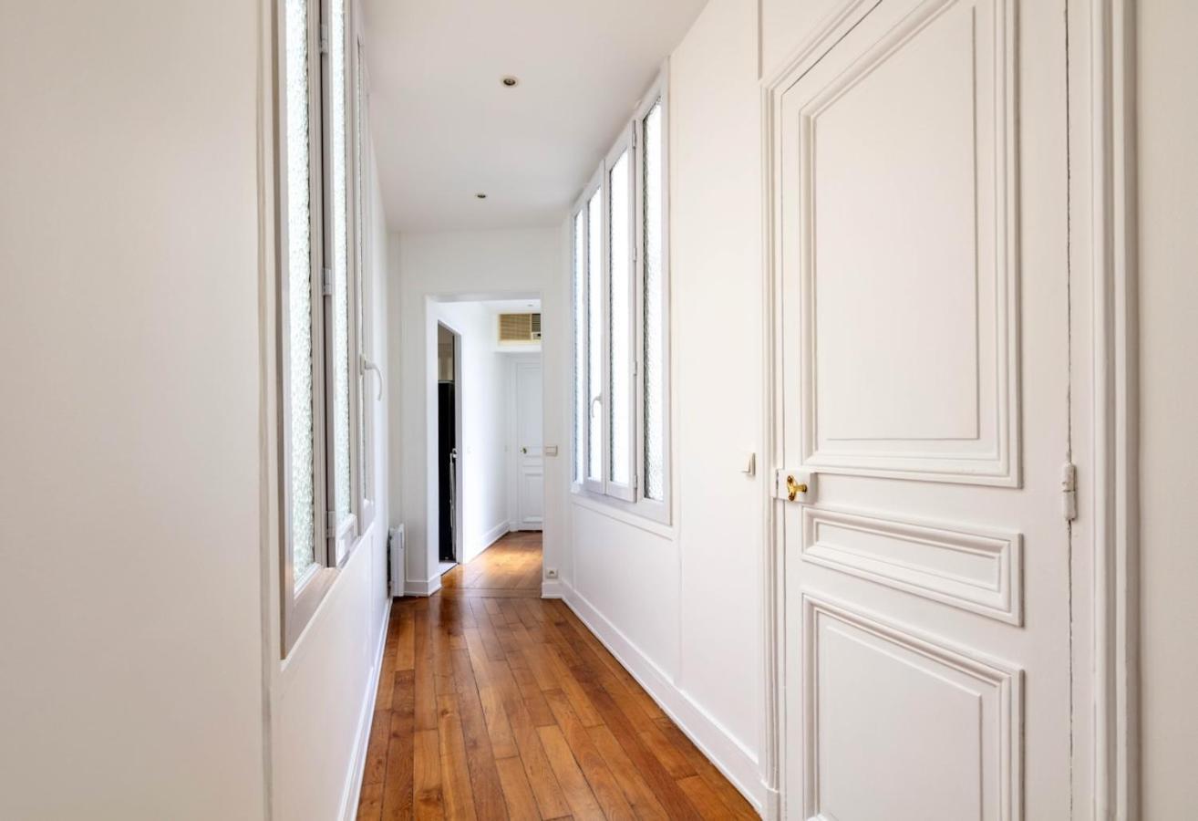 Charming French Style With Eiffel Tower View Prime Location Near Attractions Paris