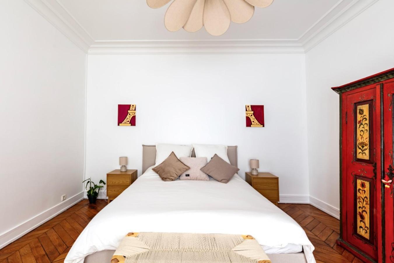 Charming French Style With Eiffel Tower View Prime Location Near Attractions *
