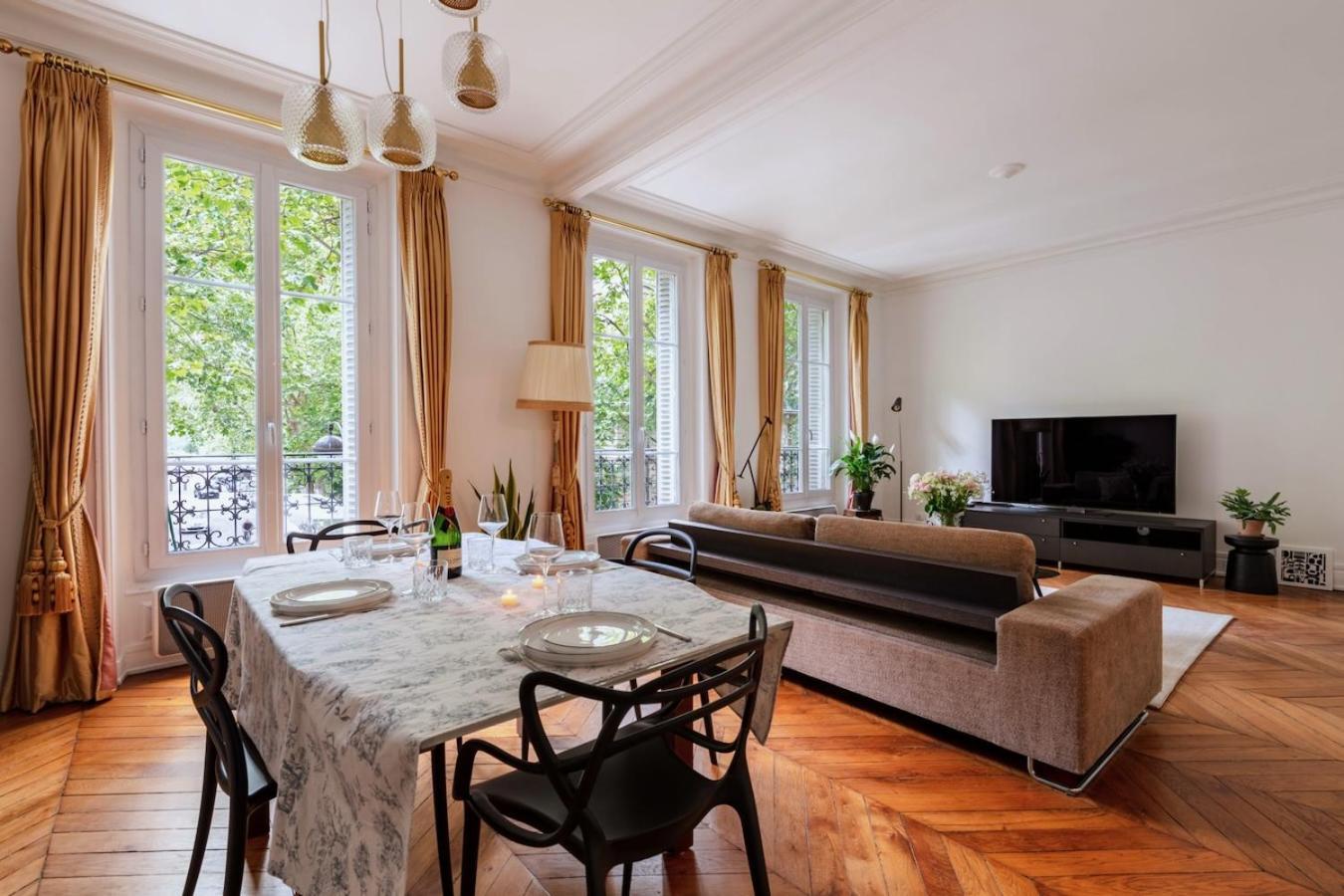 Apartment Charming French Style With Eiffel Tower View Prime Location Near Attractions *
