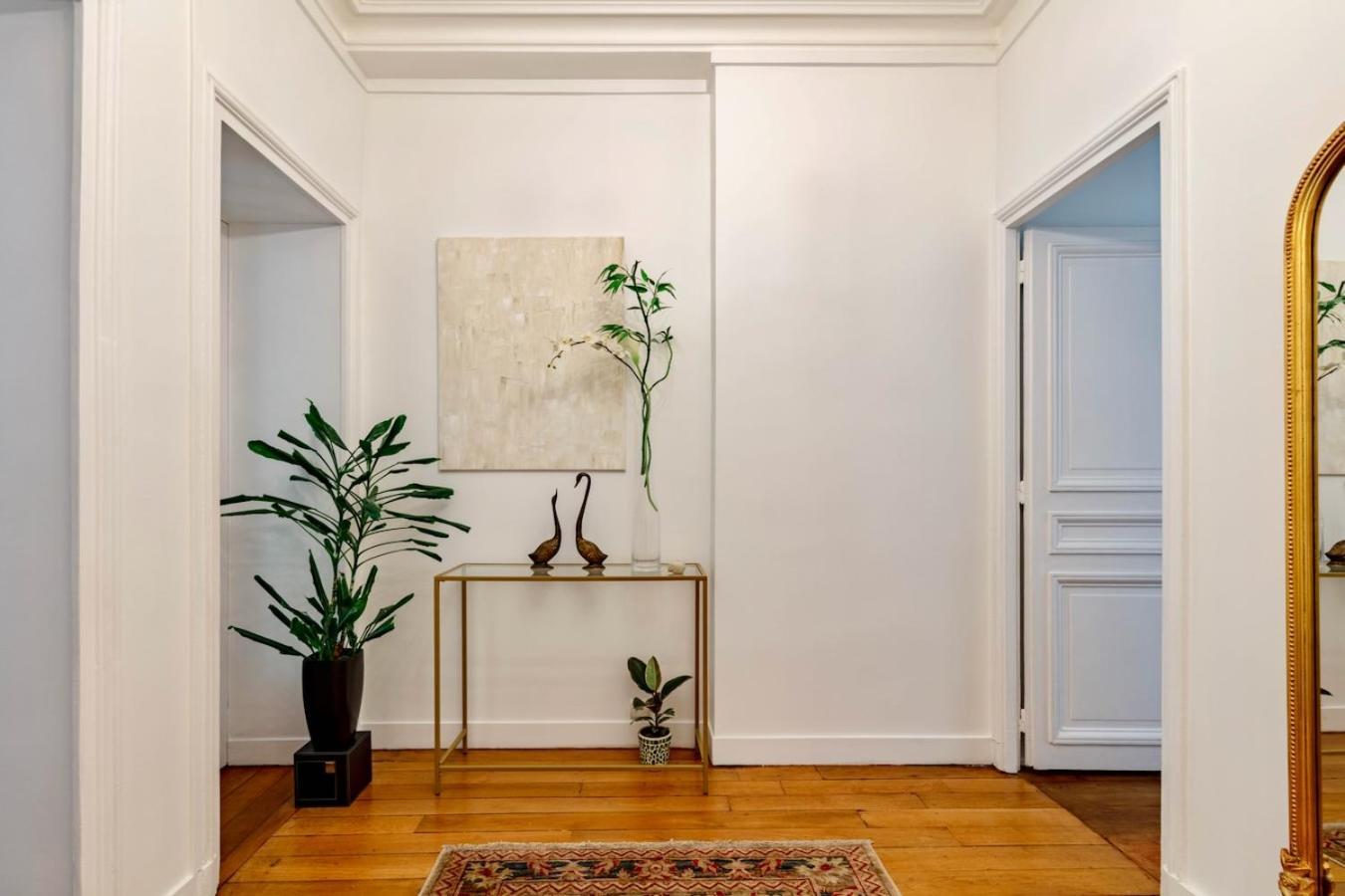 Charming French Style With Eiffel Tower View Prime Location Near Attractions Paris