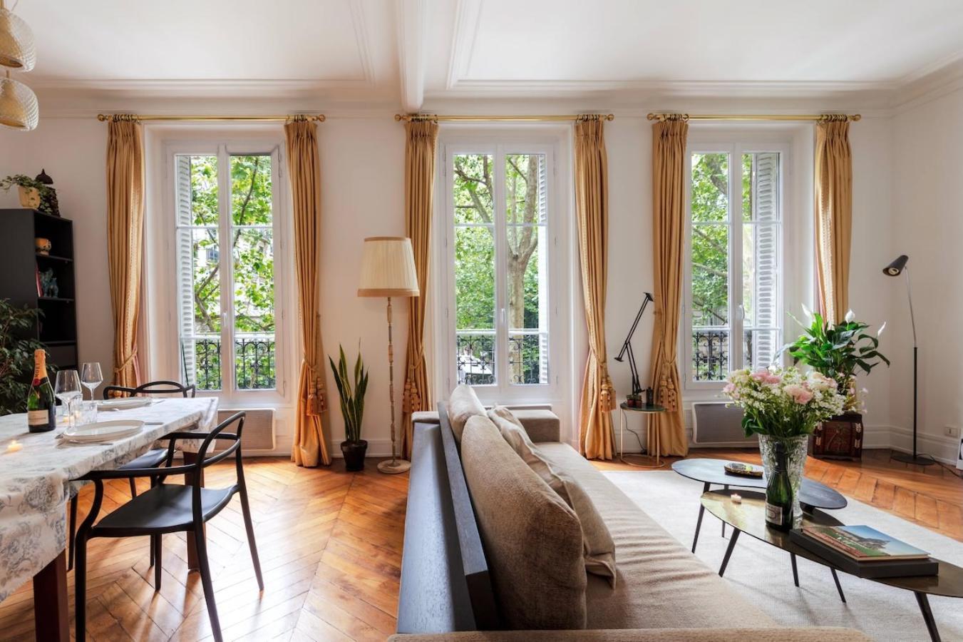 Apartment Charming French Style With Eiffel Tower View Prime Location Near Attractions Paris