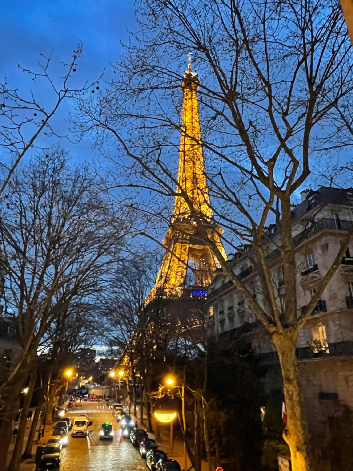 Charming French Style With Eiffel Tower View Prime Location Near Attractions