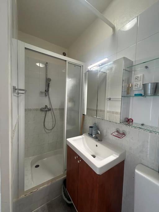 Your Parisian 10 Min Walk From Eiffel Tower Paris