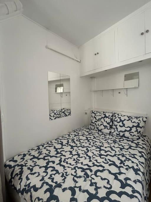 Your Parisian 10 Min Walk From Eiffel Tower Apartment