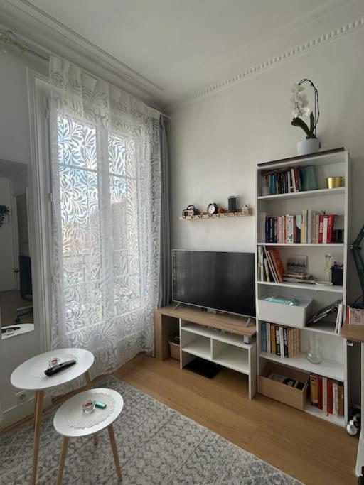 Your Parisian 10 Min Walk From Eiffel Tower