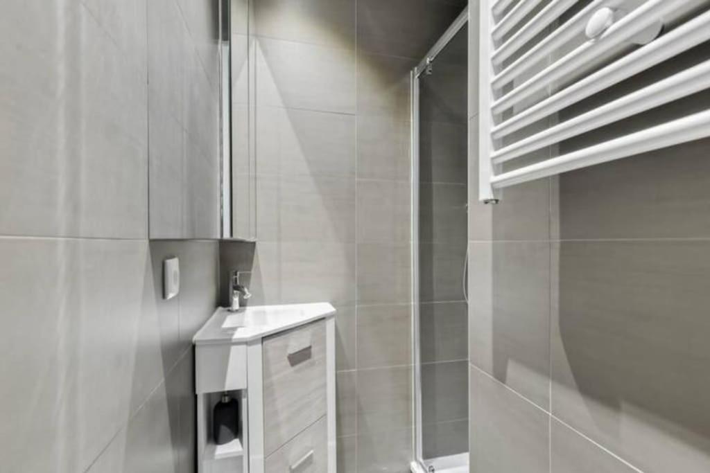 Appartement Entier A Montmartre Pour 4 Paris