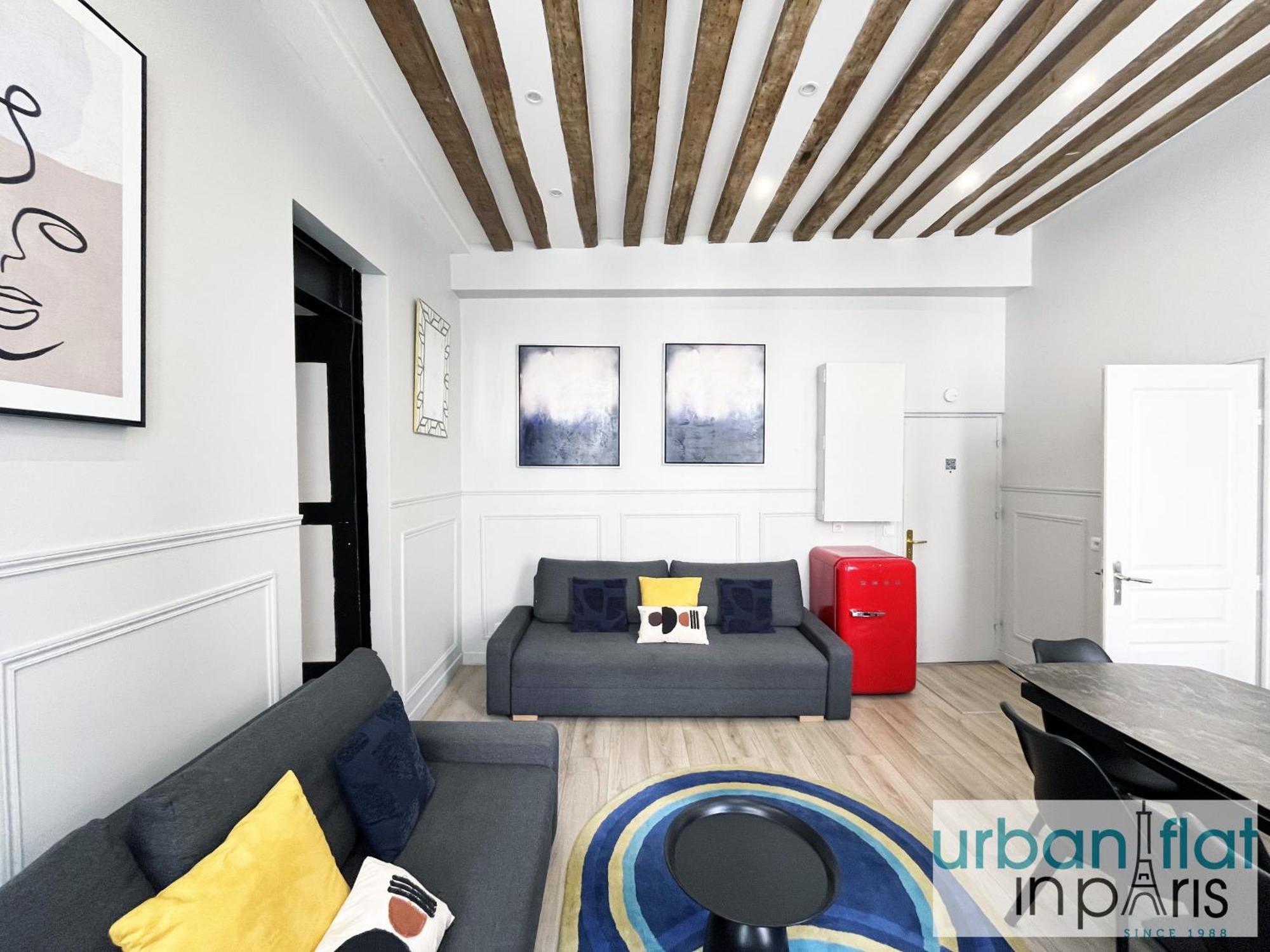 44 - Pretty 2 Bdr Flat In Apartment