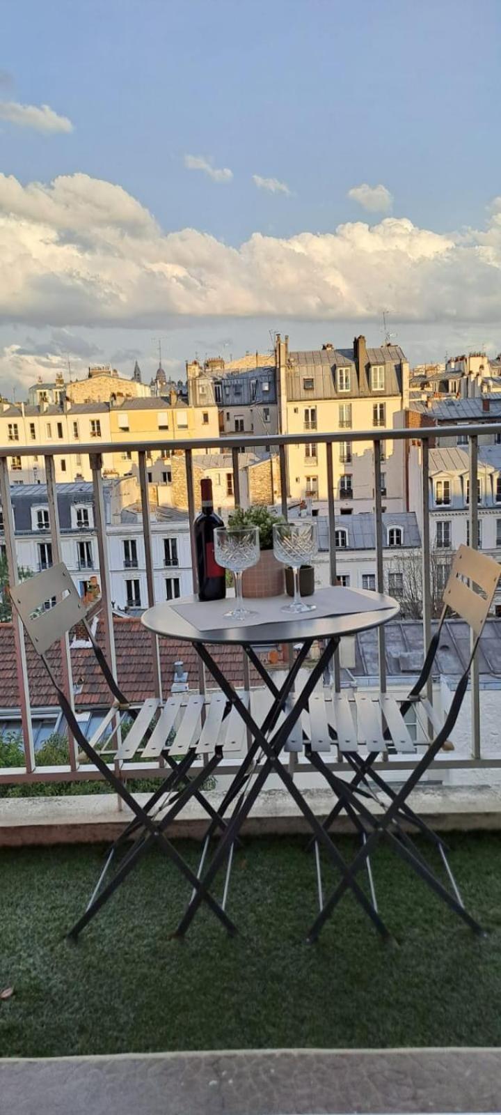 Studio Beau Et Calme Avec Vue Sur Sacre-coeur ! Paris