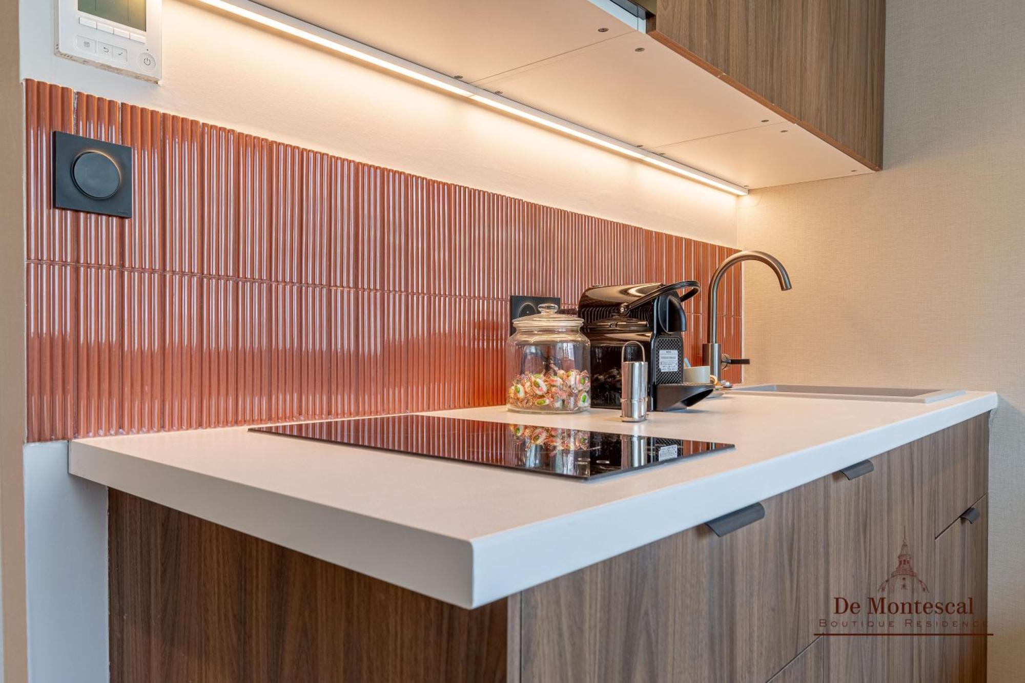 Apartment De Montescal- Montparnasse With Ac 11 To 14m2 In A Prime Location *
