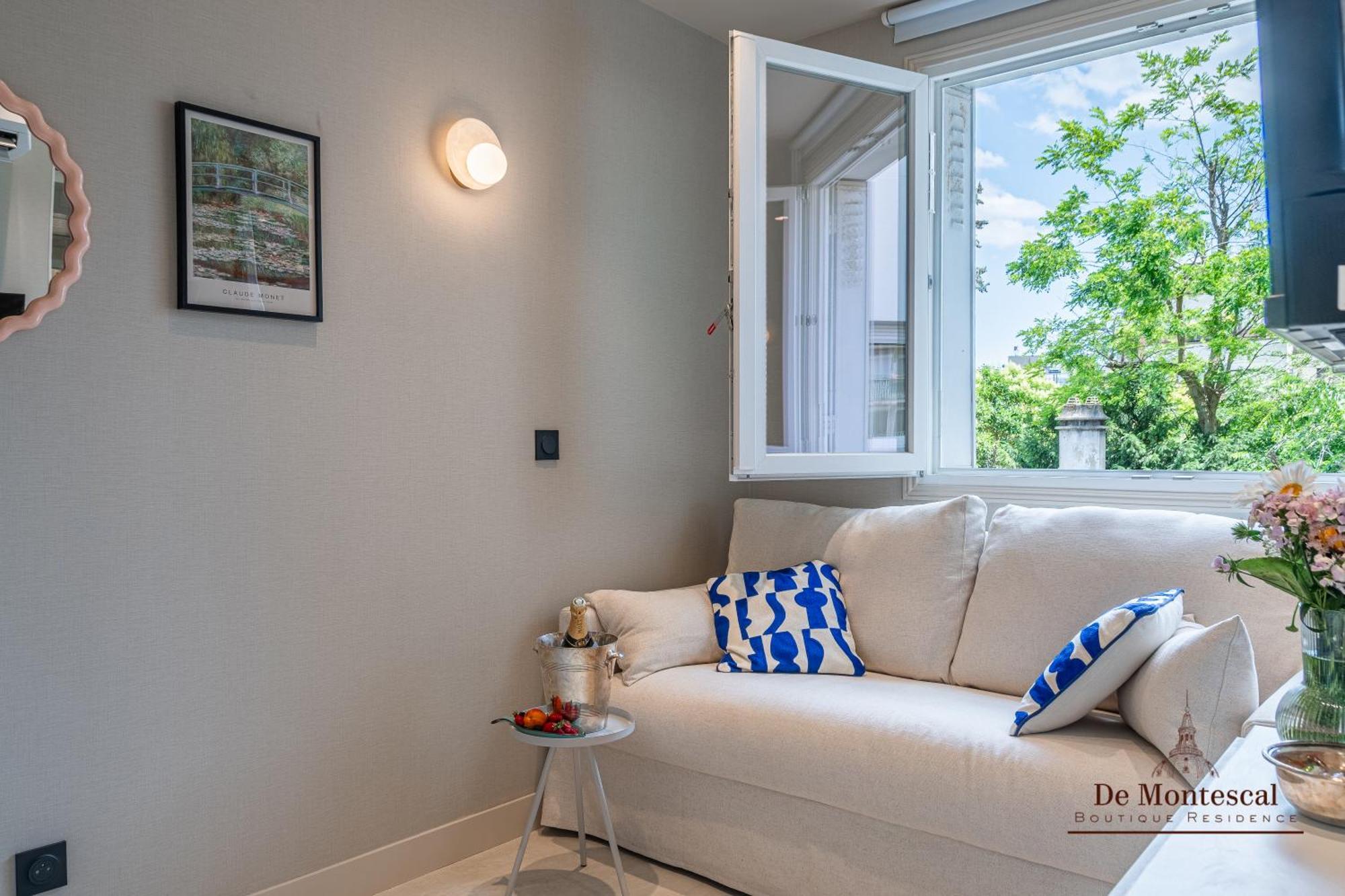 Apartment De Montescal- Montparnasse With Ac 11 To 14m2 In A Prime Location *