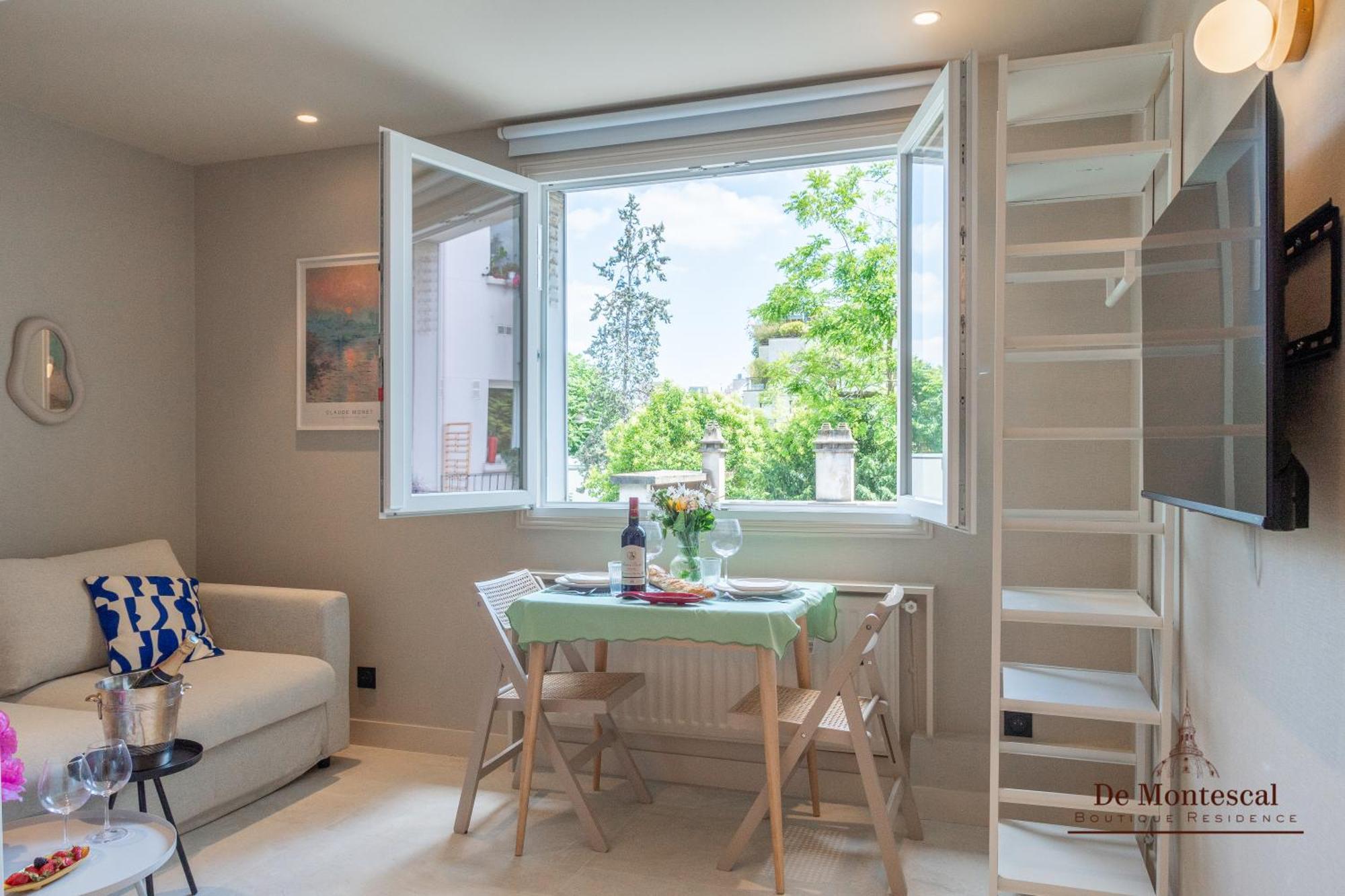 De Montescal- Montparnasse With Ac 11 To 14m2 In A Prime Location *