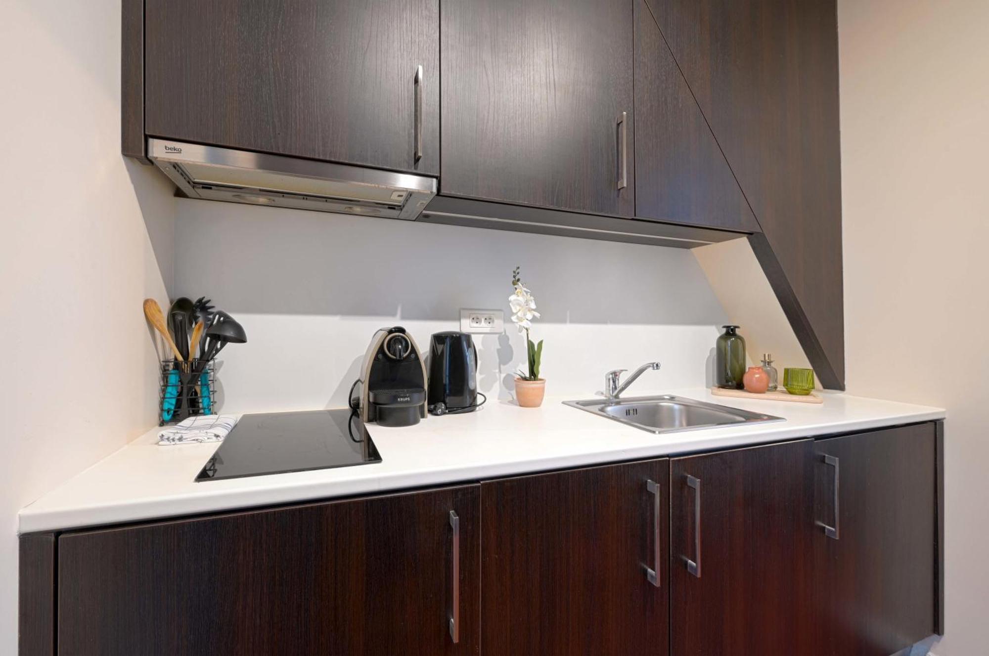 Large Modern Studio Close To The Eiffel Tower And Highlights