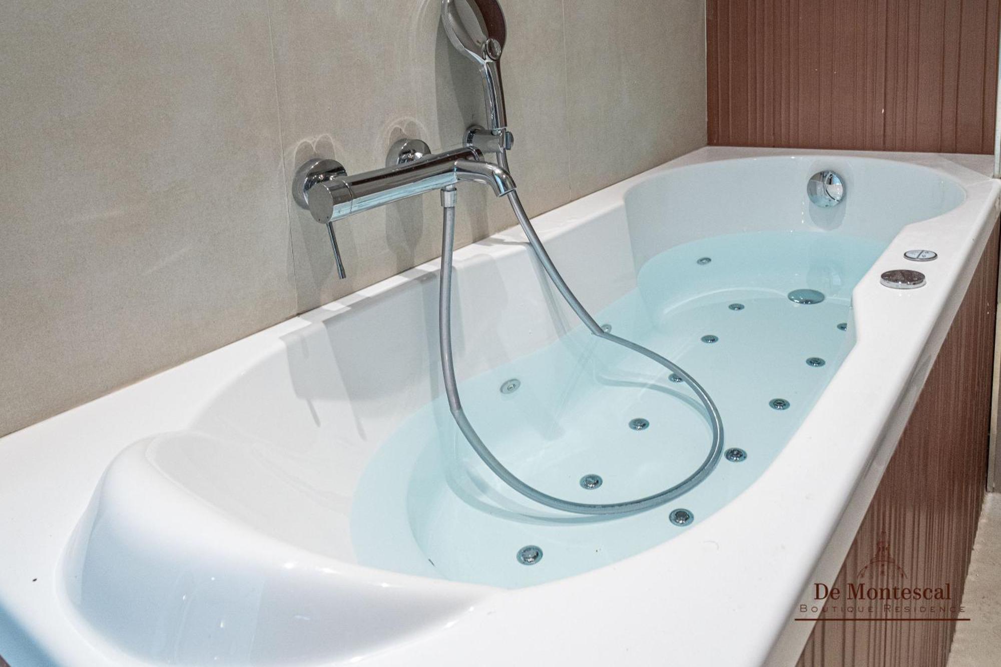 De Montescal - Hot Tub And Ac Cosy A Prime Location 40m2 Apartment