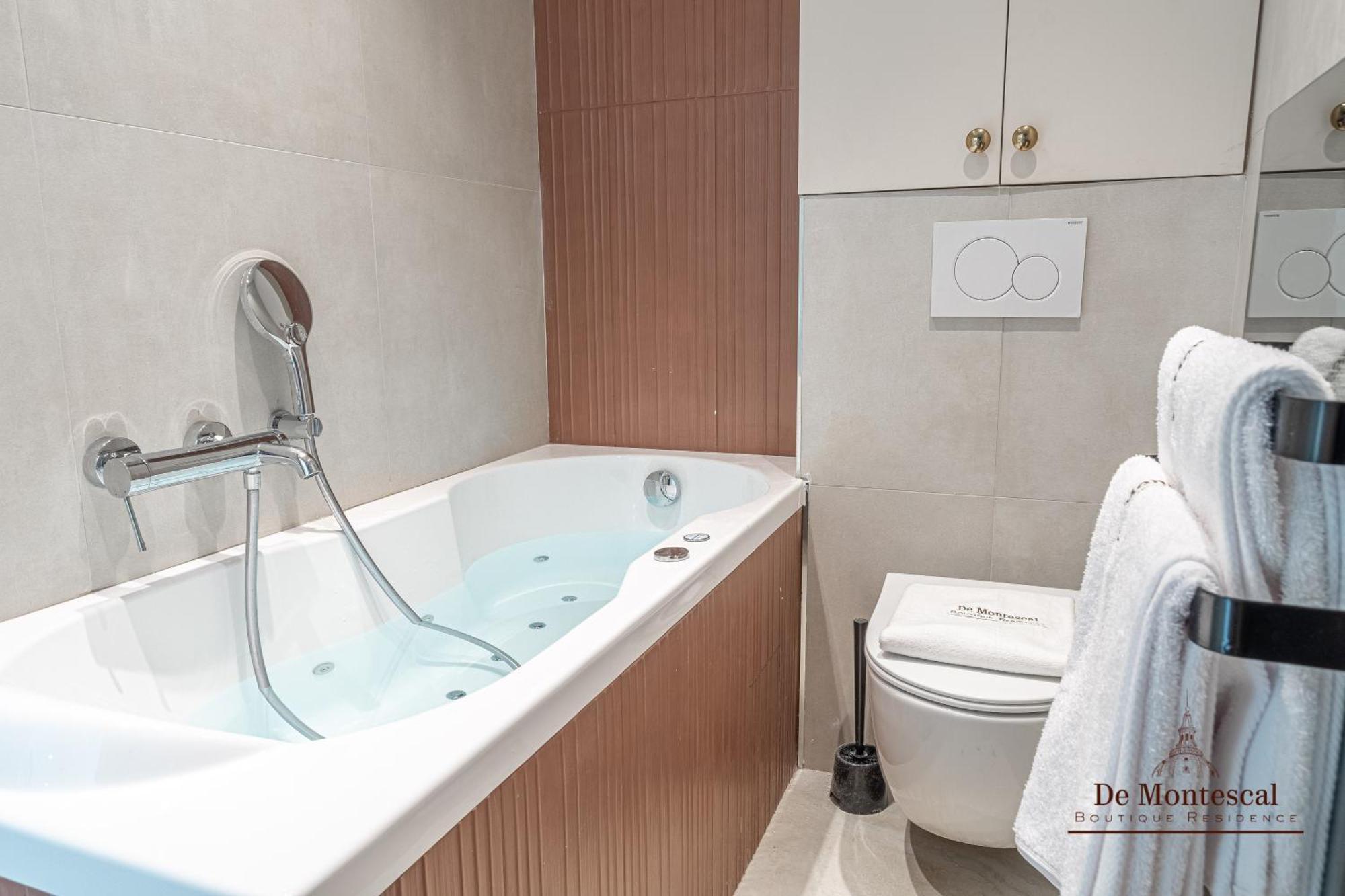 Apartment De Montescal - Hot Tub And Ac Cosy A Prime Location 40m2 *
