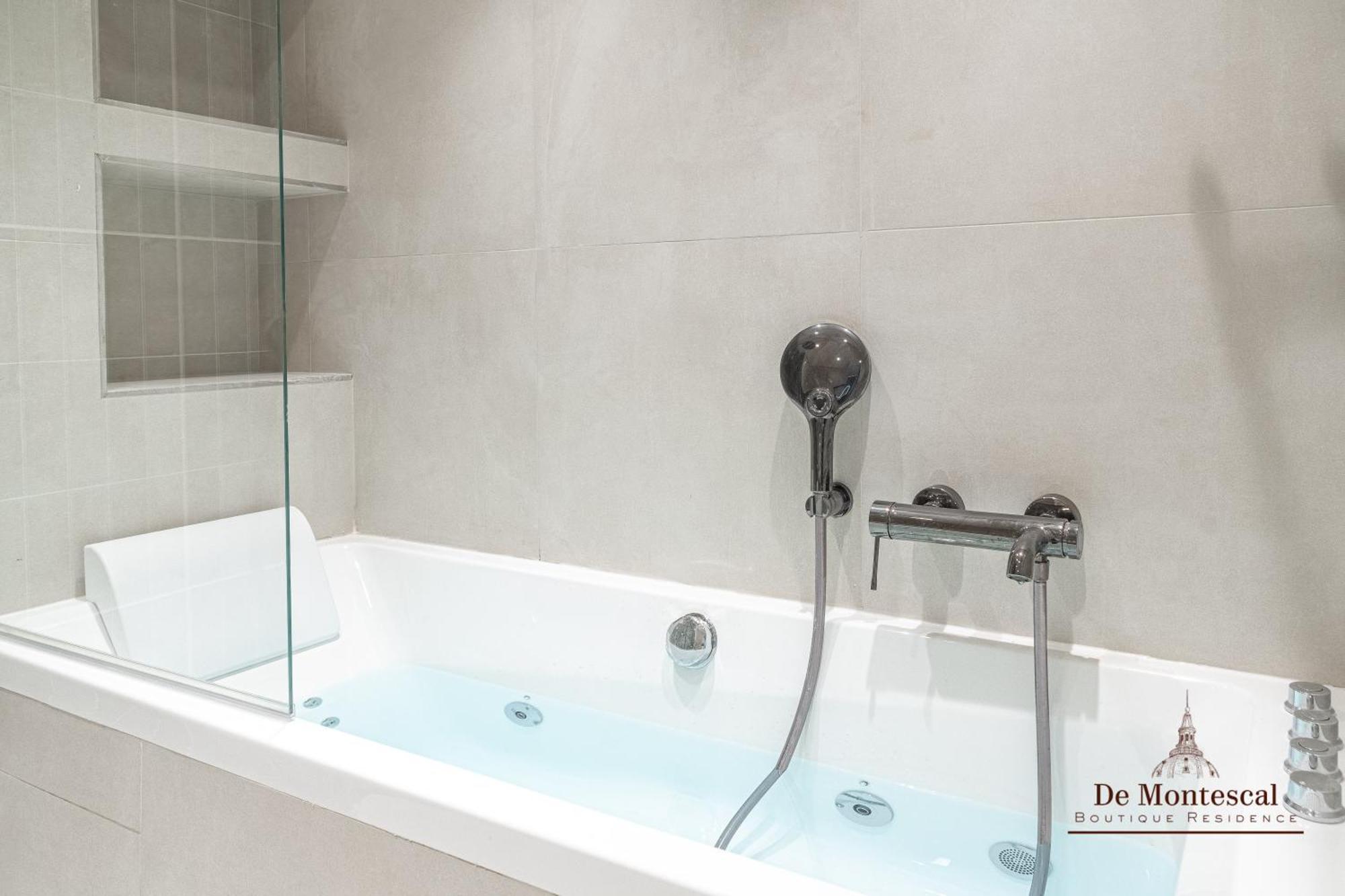 De Montescal - Hot Tub And Ac Cosy A Prime Location 40m2 * Paris