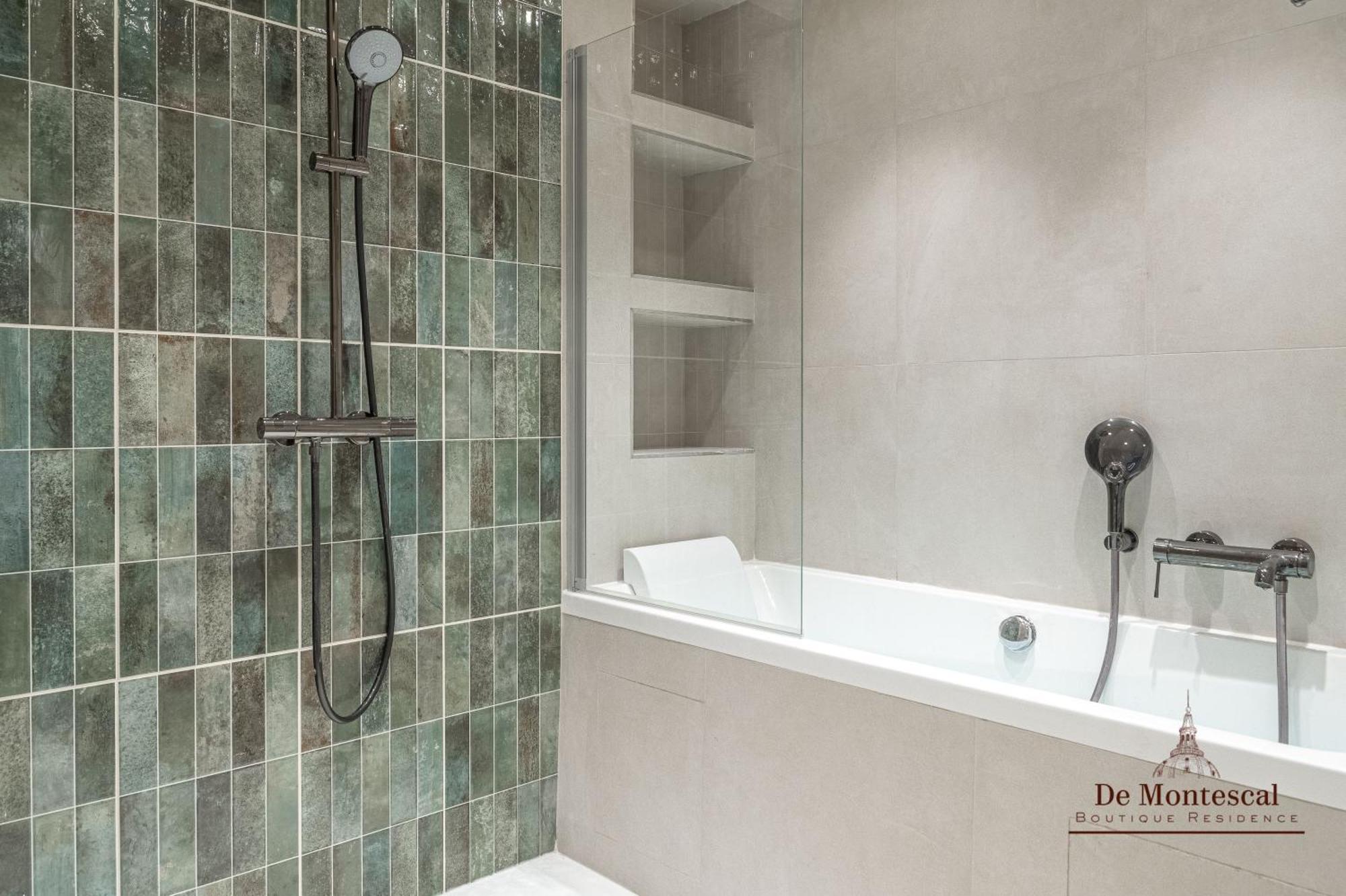 Apartment De Montescal - Hot Tub And Ac Cosy A Prime Location 40m2