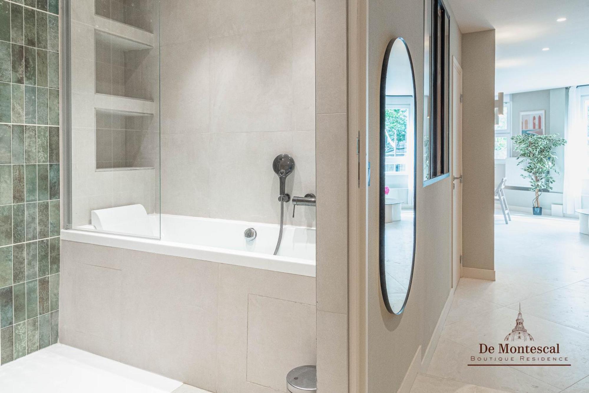 De Montescal - Hot Tub And Ac Cosy A Prime Location 40m2 Apartment Paris