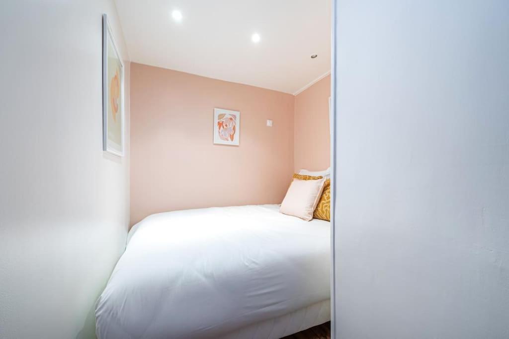 Colore Aux Portes Des Buttes Chaumont Appartement Paris