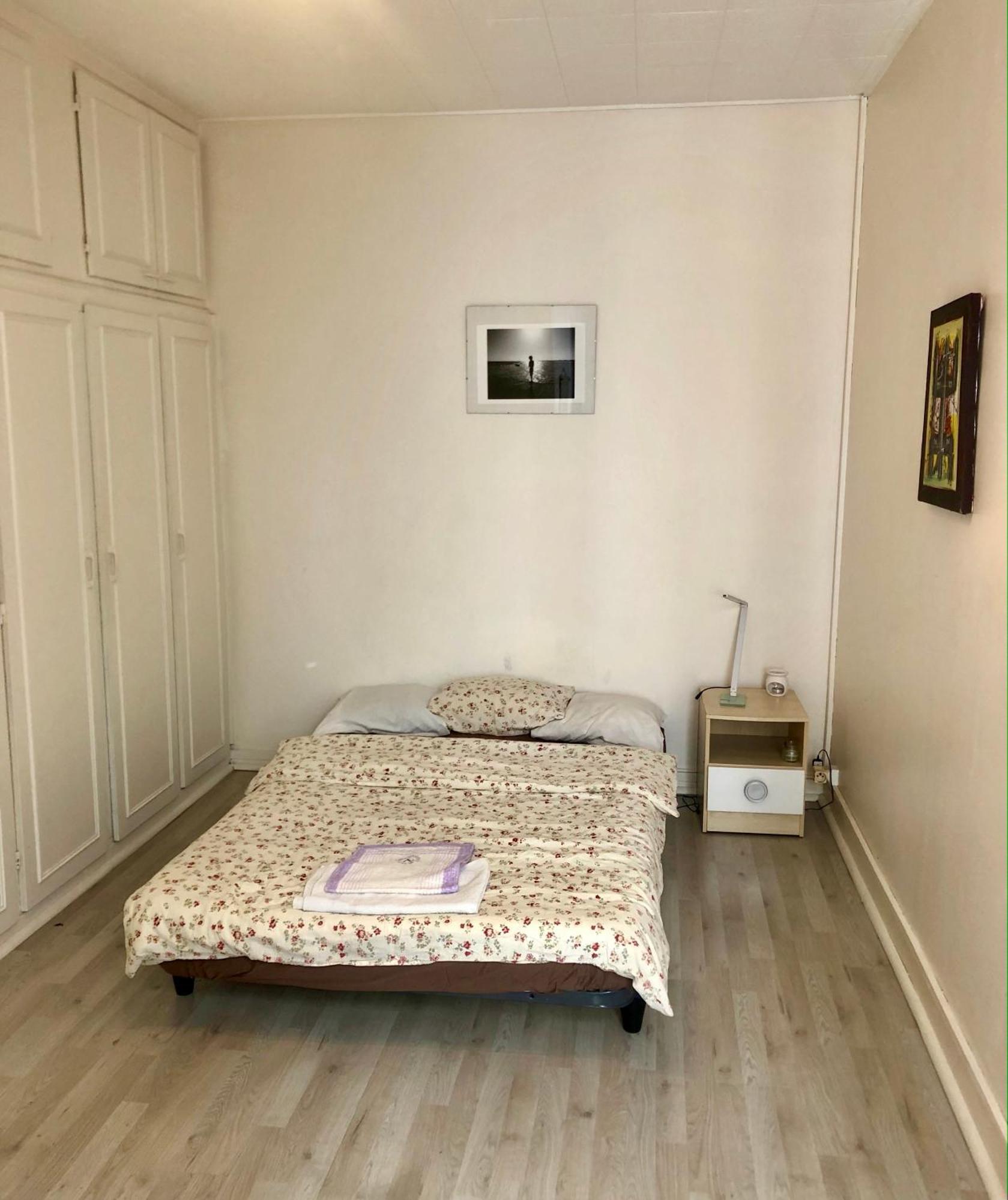 Cute And Quiet In Montmartre Apartment Paris