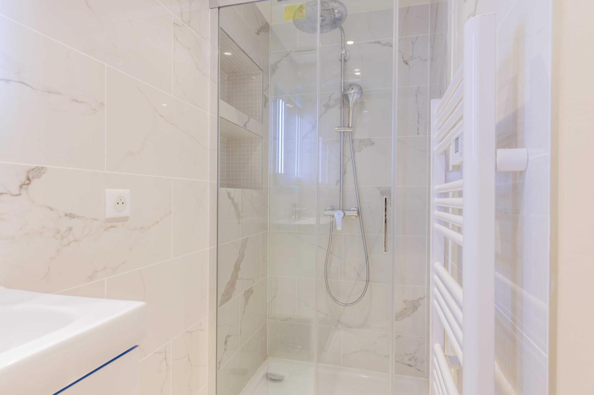 Apartamento Modern - 2br - 6p - Saint-ambroise