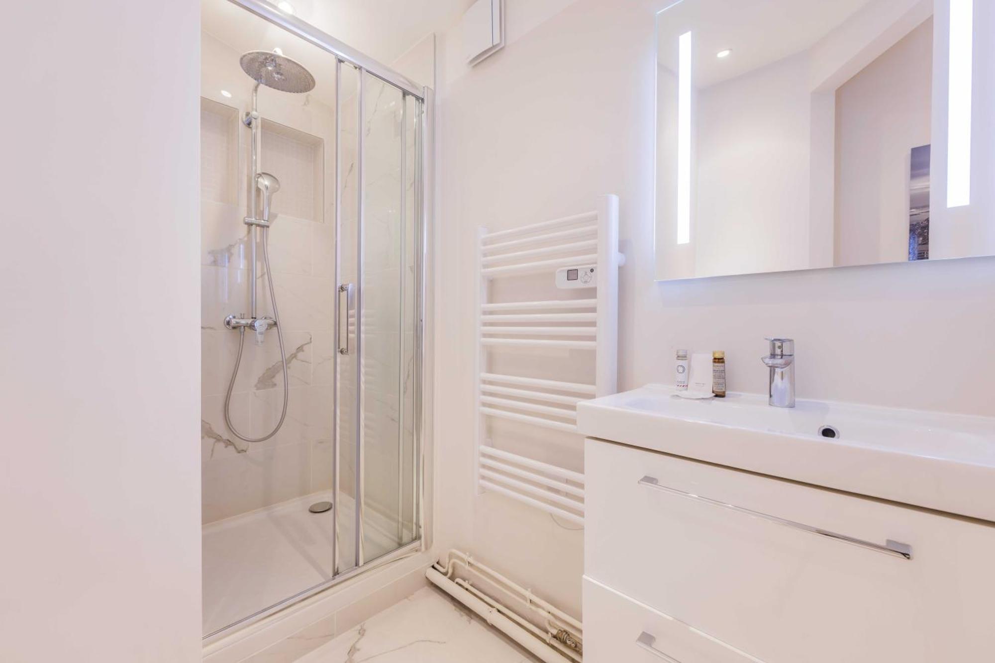 Modern - 2br - 6p - Saint-ambroise