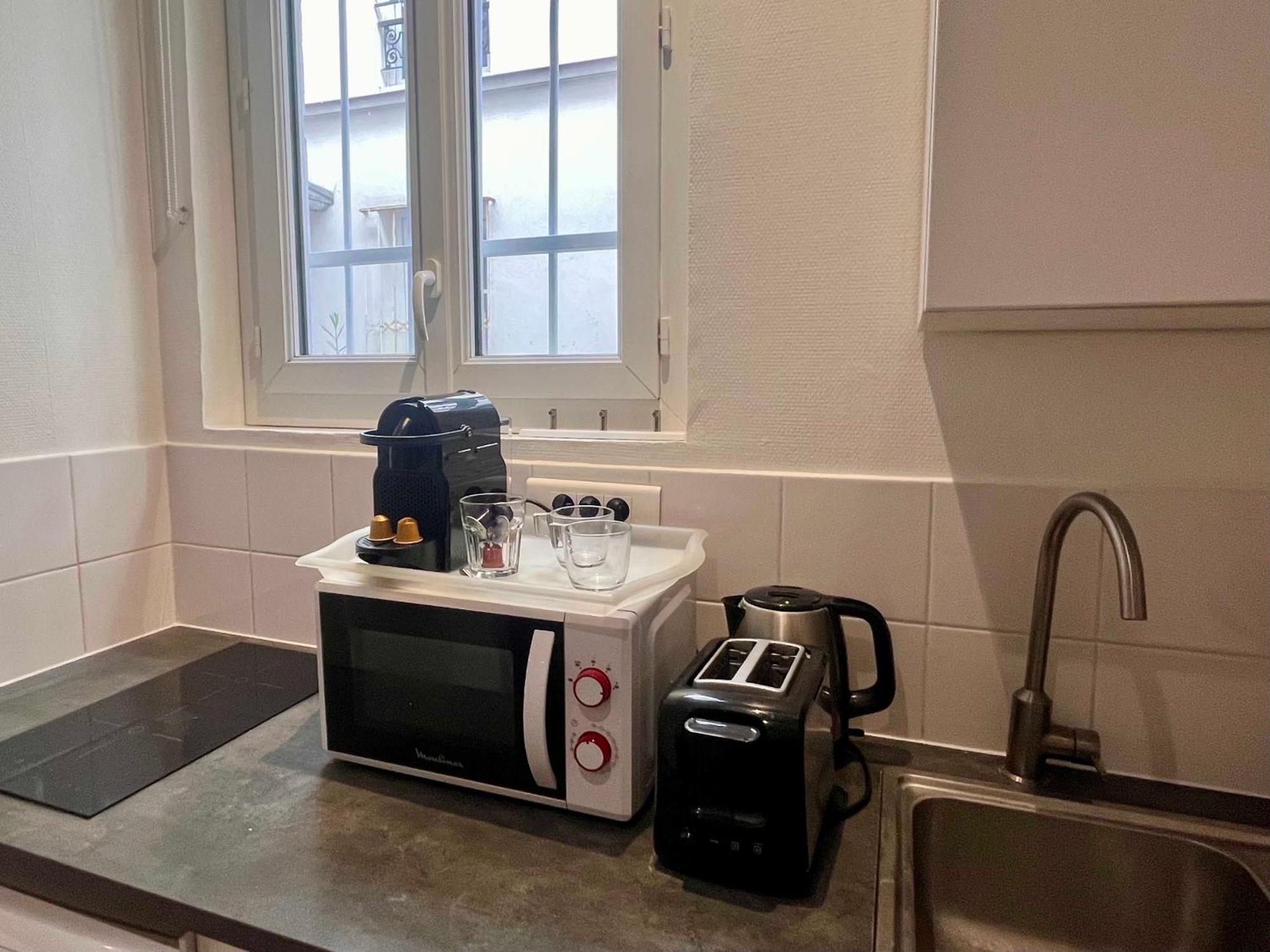 Fully Equipped At 3 Mins From Metro Apartment *
