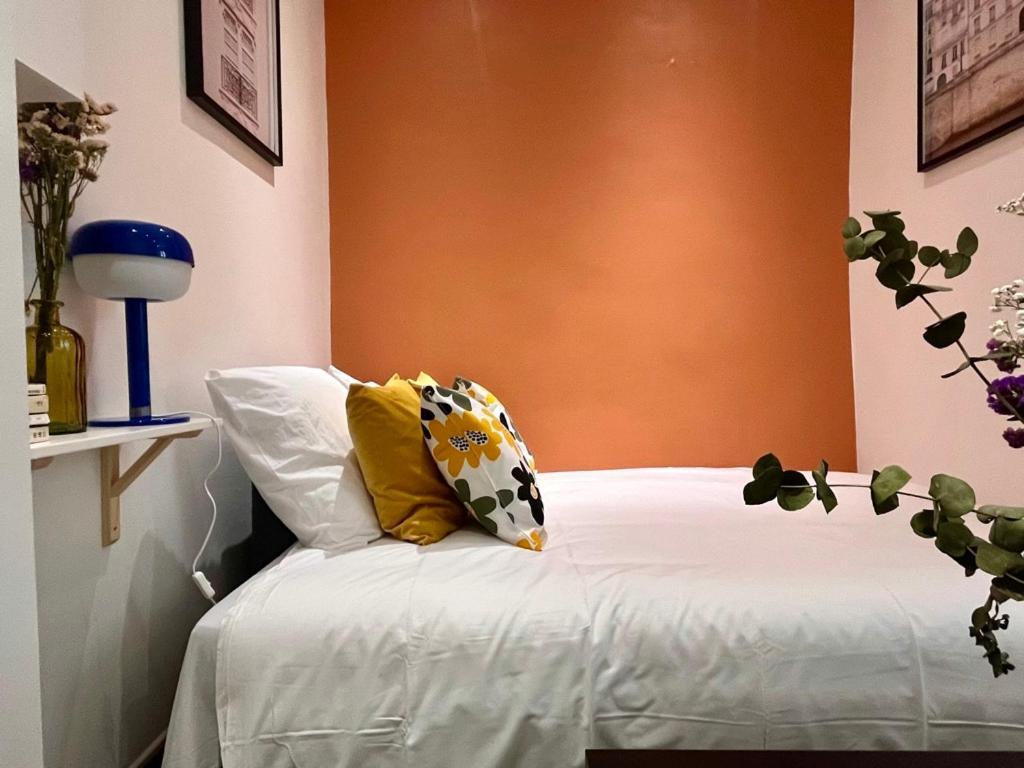 Fully Equipped At 3 Mins From Metro Apartment