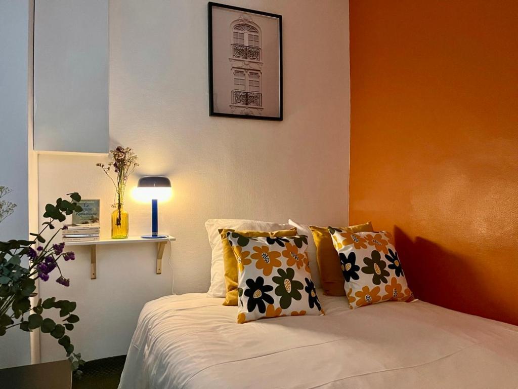 Fully Equipped At 3 Mins From Metro Apartment *