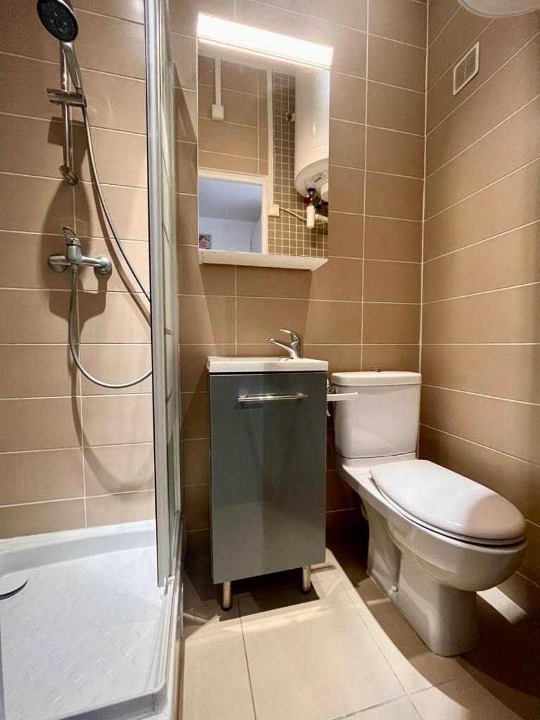 Fully Equipped At 3 Mins From Metro Apartment Paris