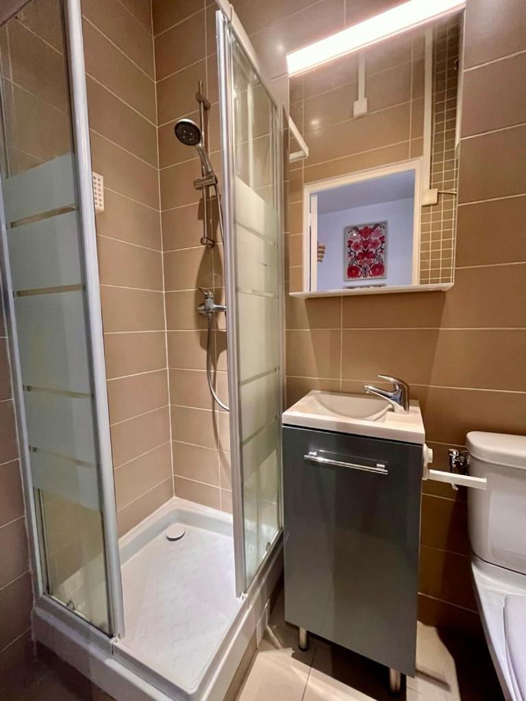Fully Equipped At 3 Mins From Metro Paris