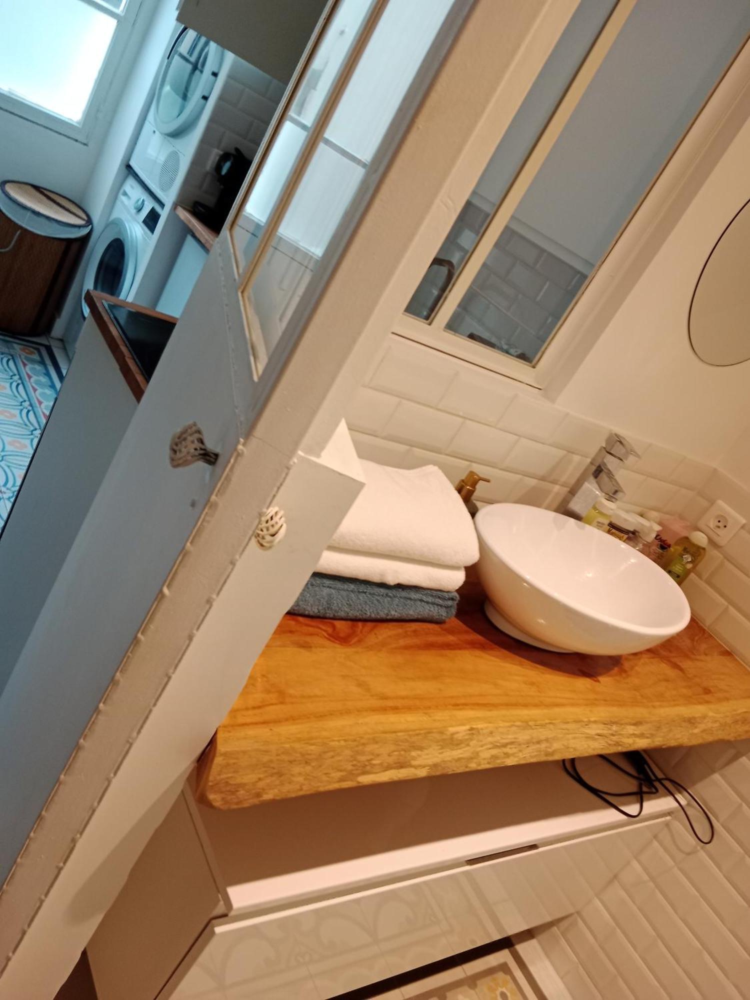 A 9 Min Du Palais De L'elysee, Apartment