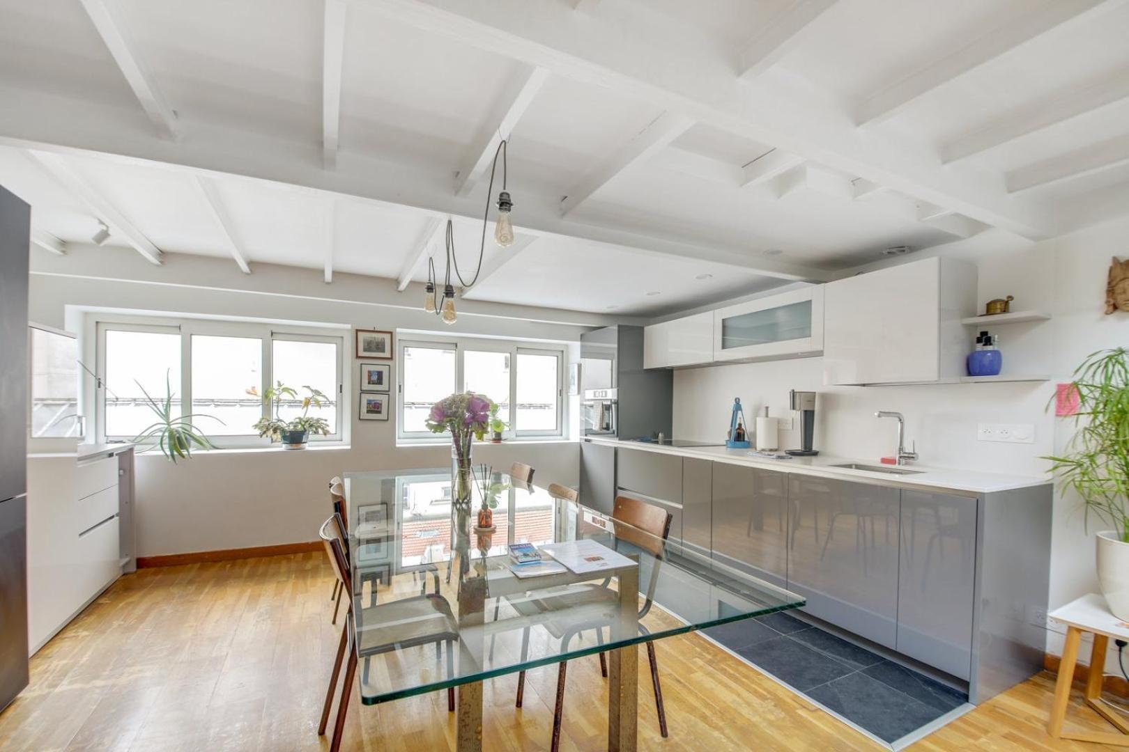 Apartment Super Loft Overtop Paris