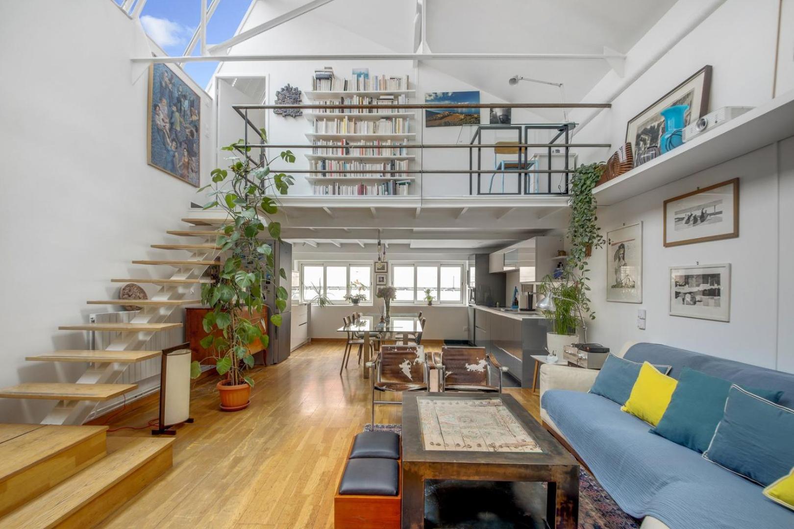Super Loft Overtop Apartment