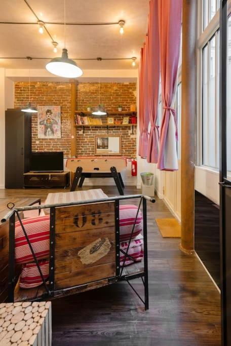 Montmartre Rue Des Martyrs Loft With Ac, 4-7 Peo