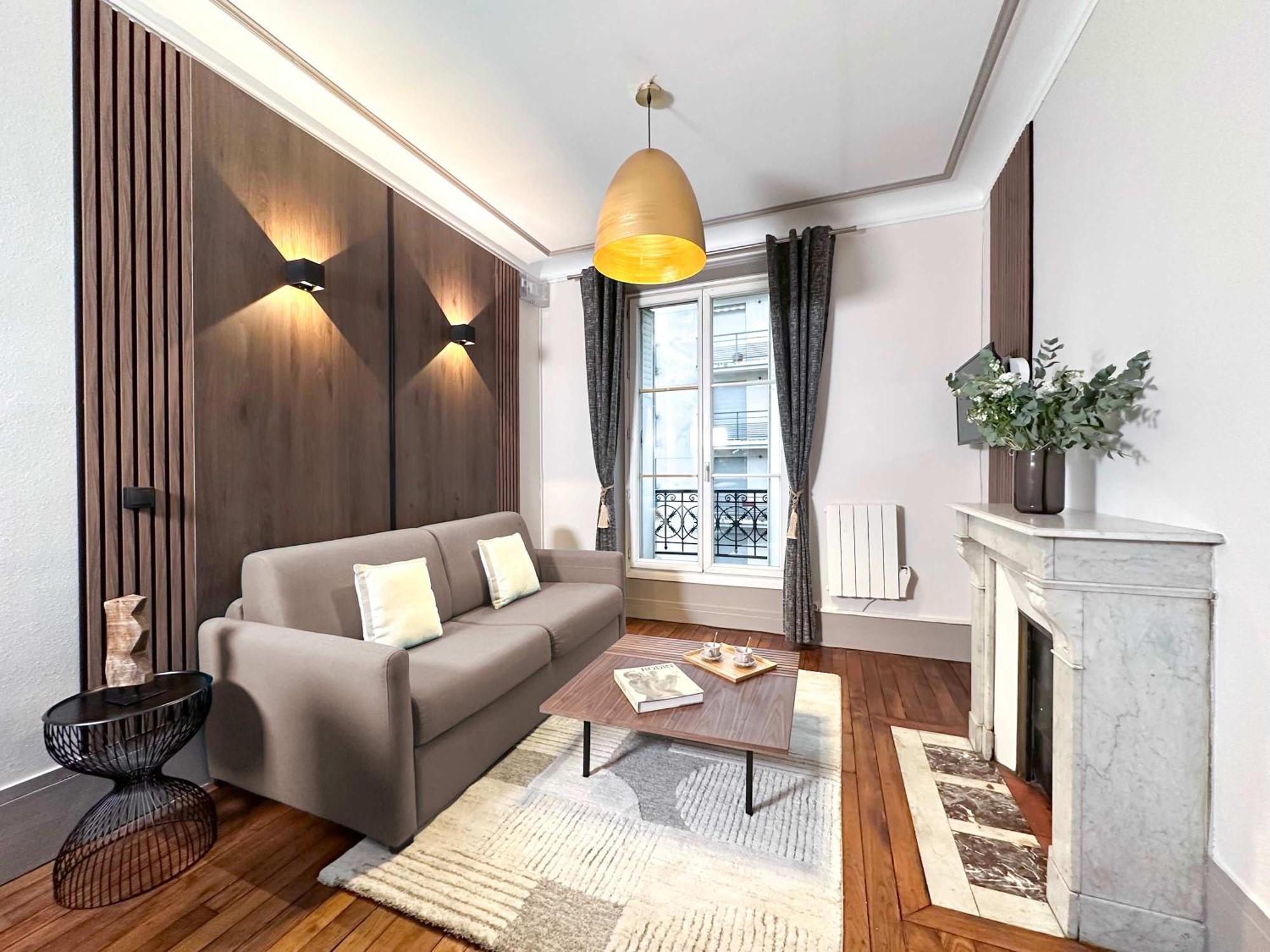 Charming Flat Near Eiffel Tower Apartment