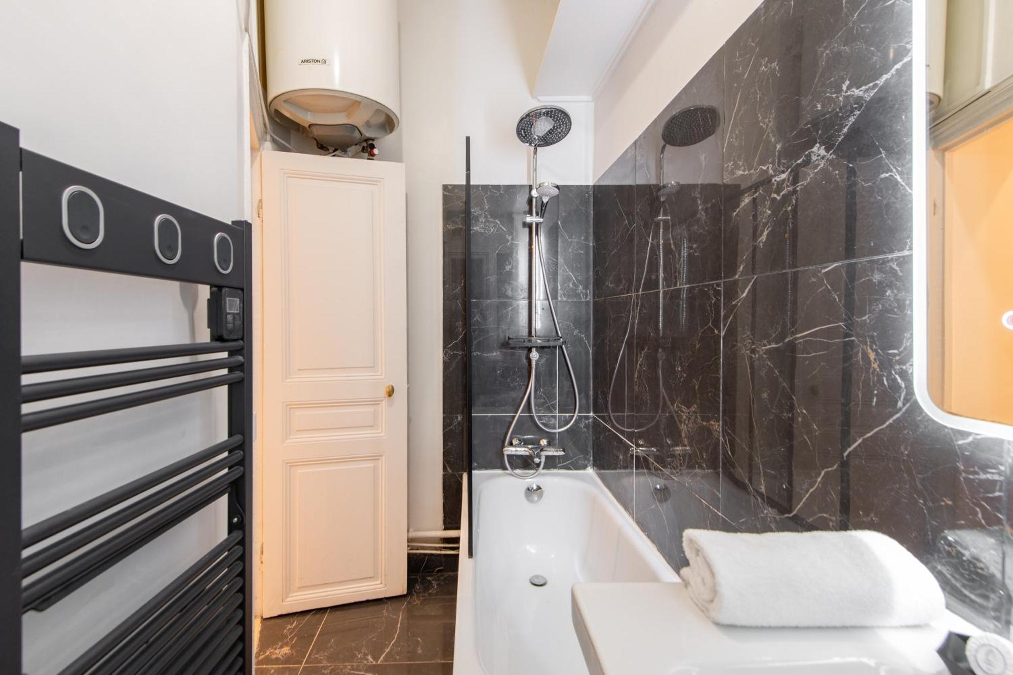 Apartment Cozy & Fully Equipped 5 Min Walk To Metro, Montparnasse Neighbourhood Paris