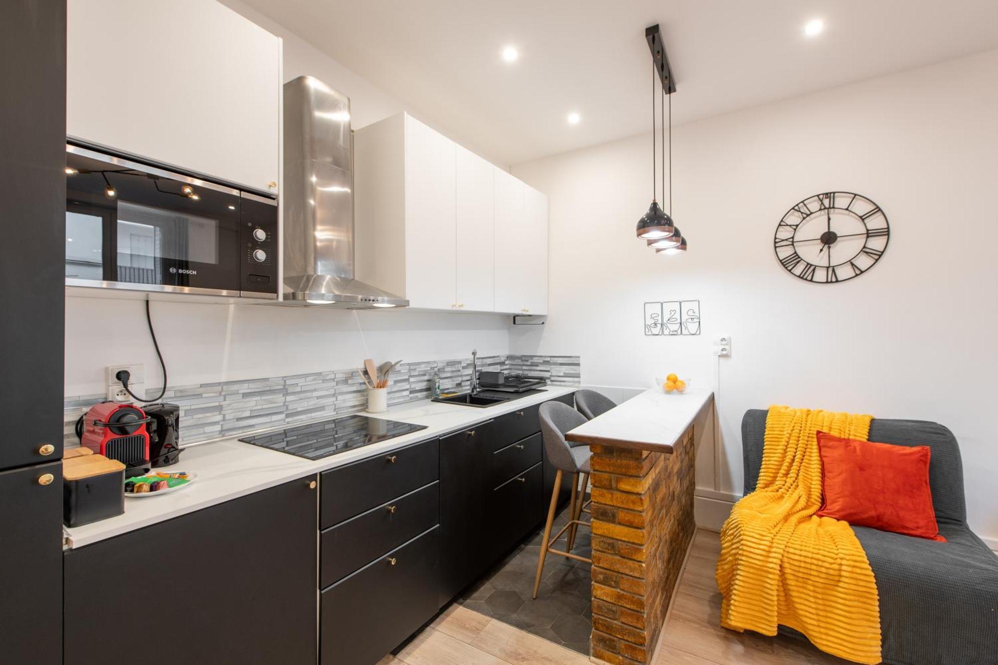 Cozy & Fully Equipped 5 Min Walk To Metro, Montparnasse Neighbourhood Apartment