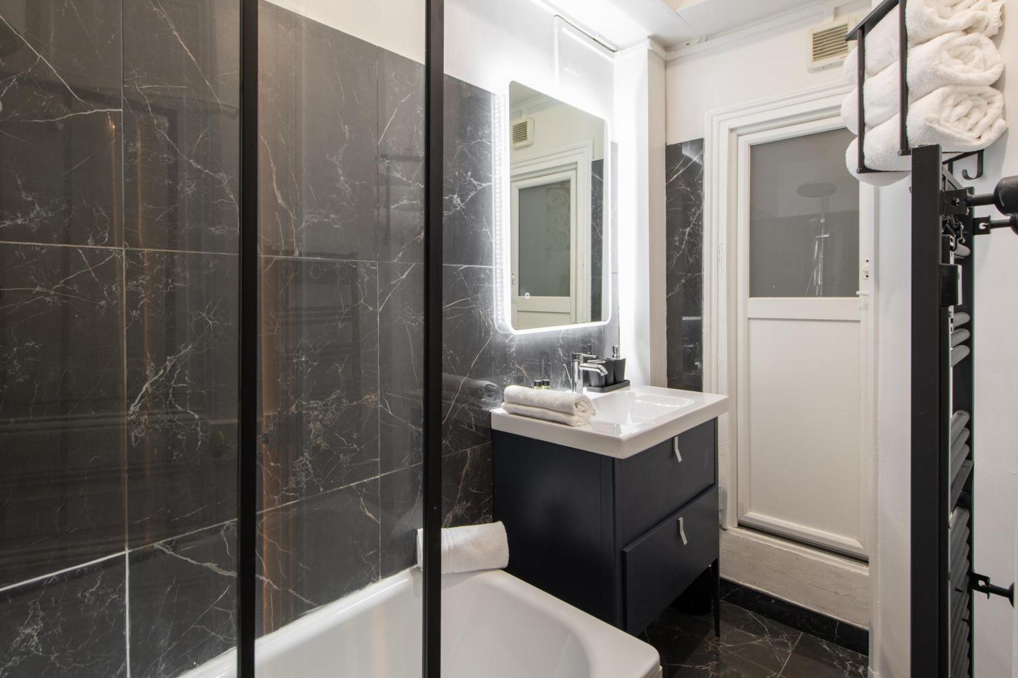 Apartment Cozy & Fully Equipped 5 Min Walk To Metro, Montparnasse Neighbourhood
