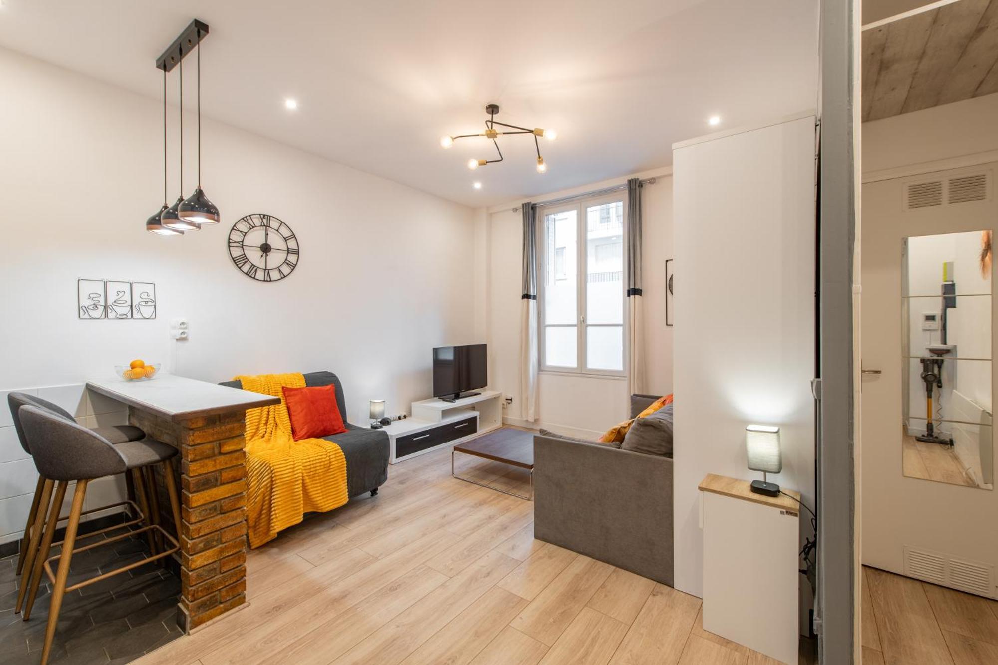Apartment Cozy & Fully Equipped 5 Min Walk To Metro, Montparnasse Neighbourhood *