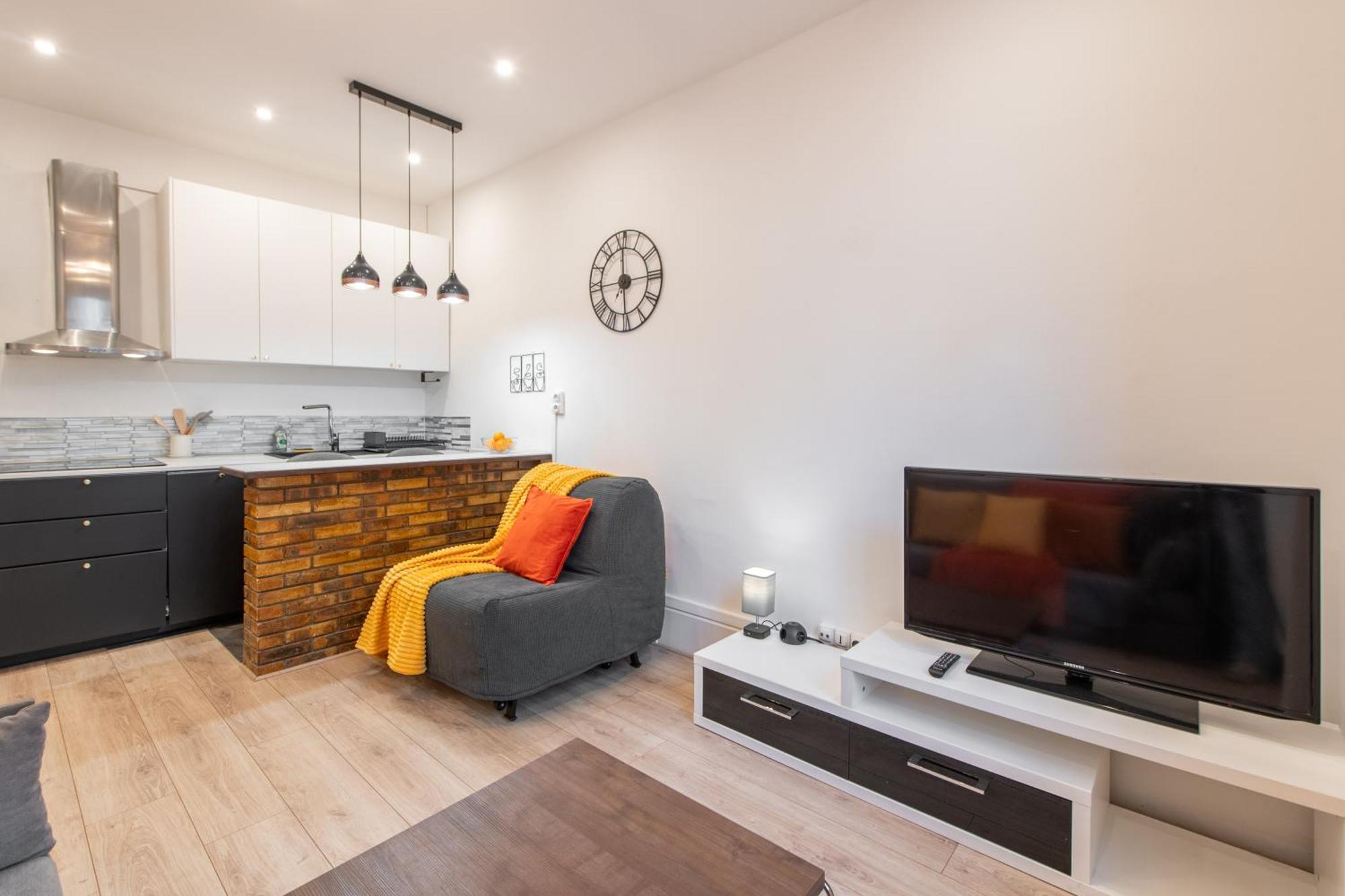 Apartment Cozy & Fully Equipped 5 Min Walk To Metro, Montparnasse Neighbourhood Paris