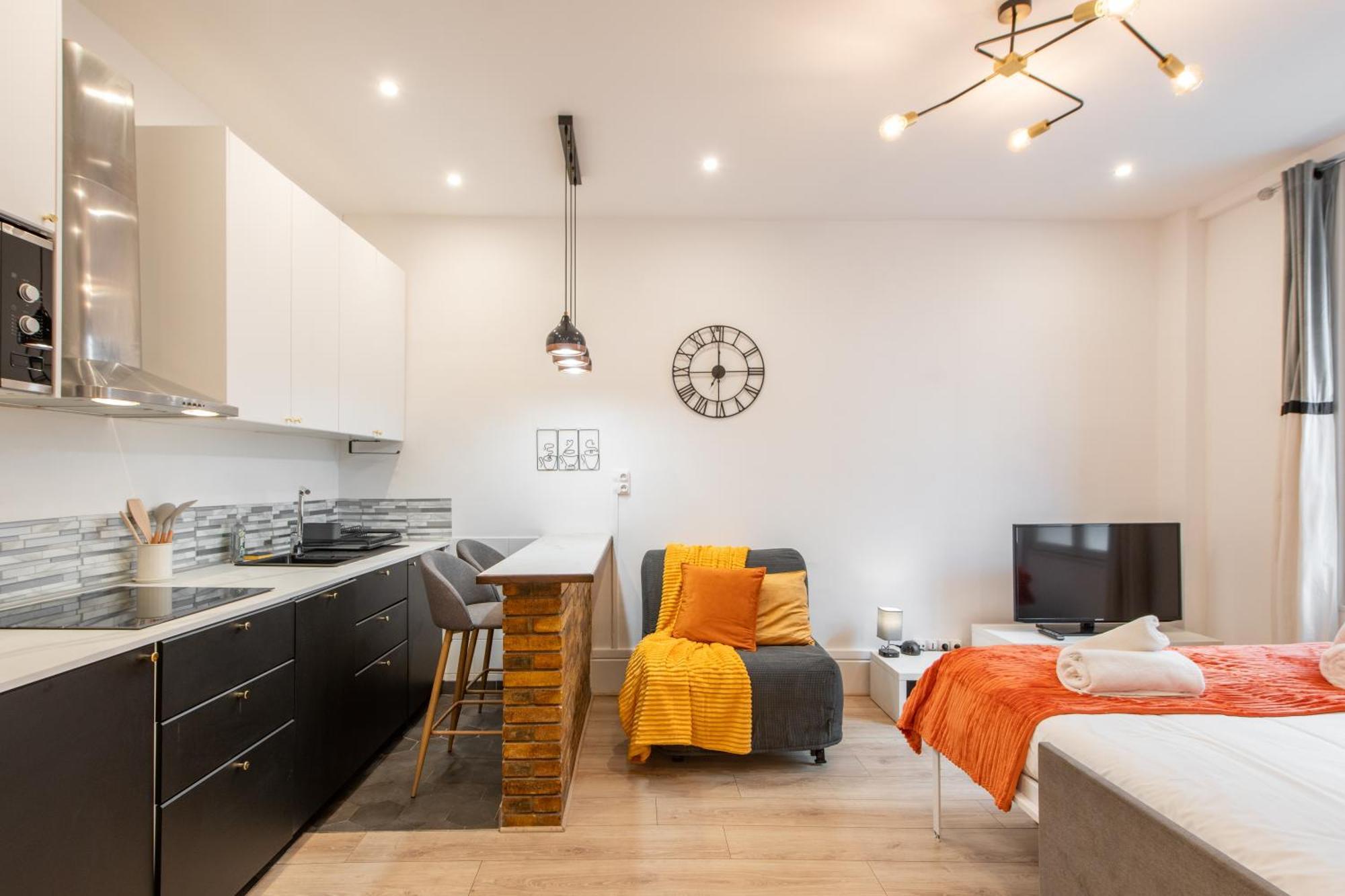 Apartment Cozy & Fully Equipped 5 Min Walk To Metro, Montparnasse Neighbourhood Paris