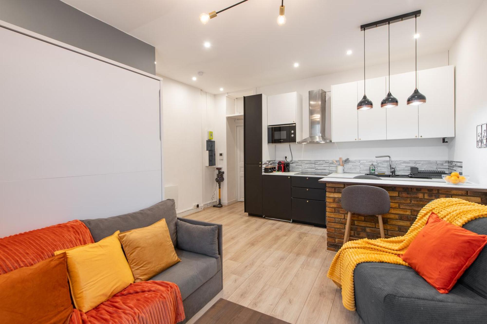 Cozy & Fully Equipped 5 Min Walk To Metro, Montparnasse Neighbourhood Paris