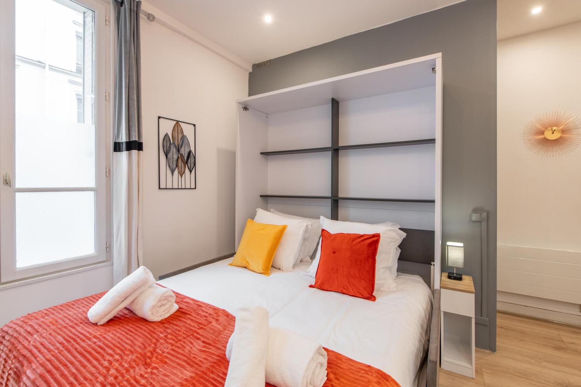 Cozy & Fully Equipped 5 Min Walk To Metro, Montparnasse Neighbourhood Apartment *