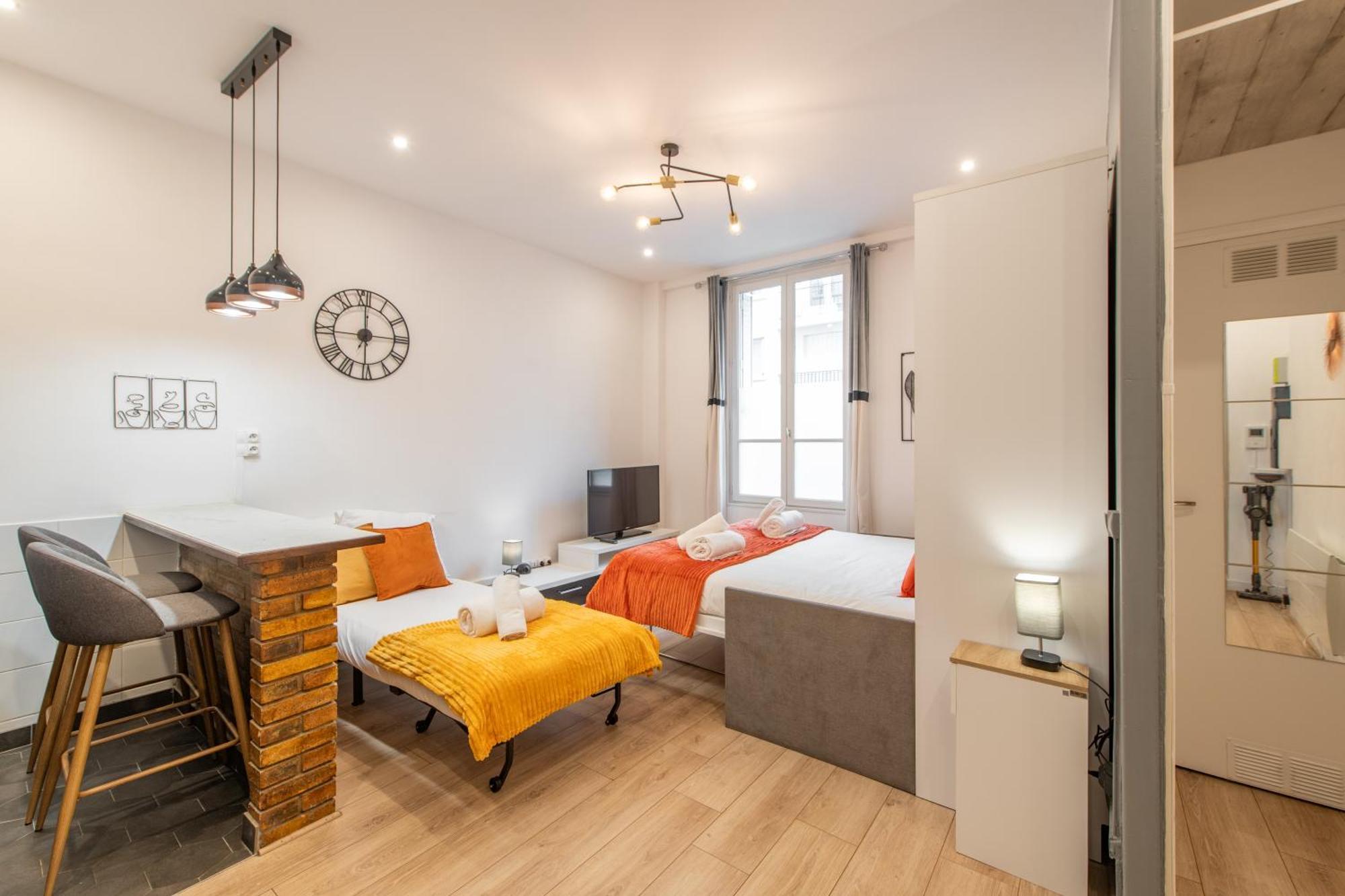 Cozy & Fully Equipped 5 Min Walk To Metro, Montparnasse Neighbourhood Paris