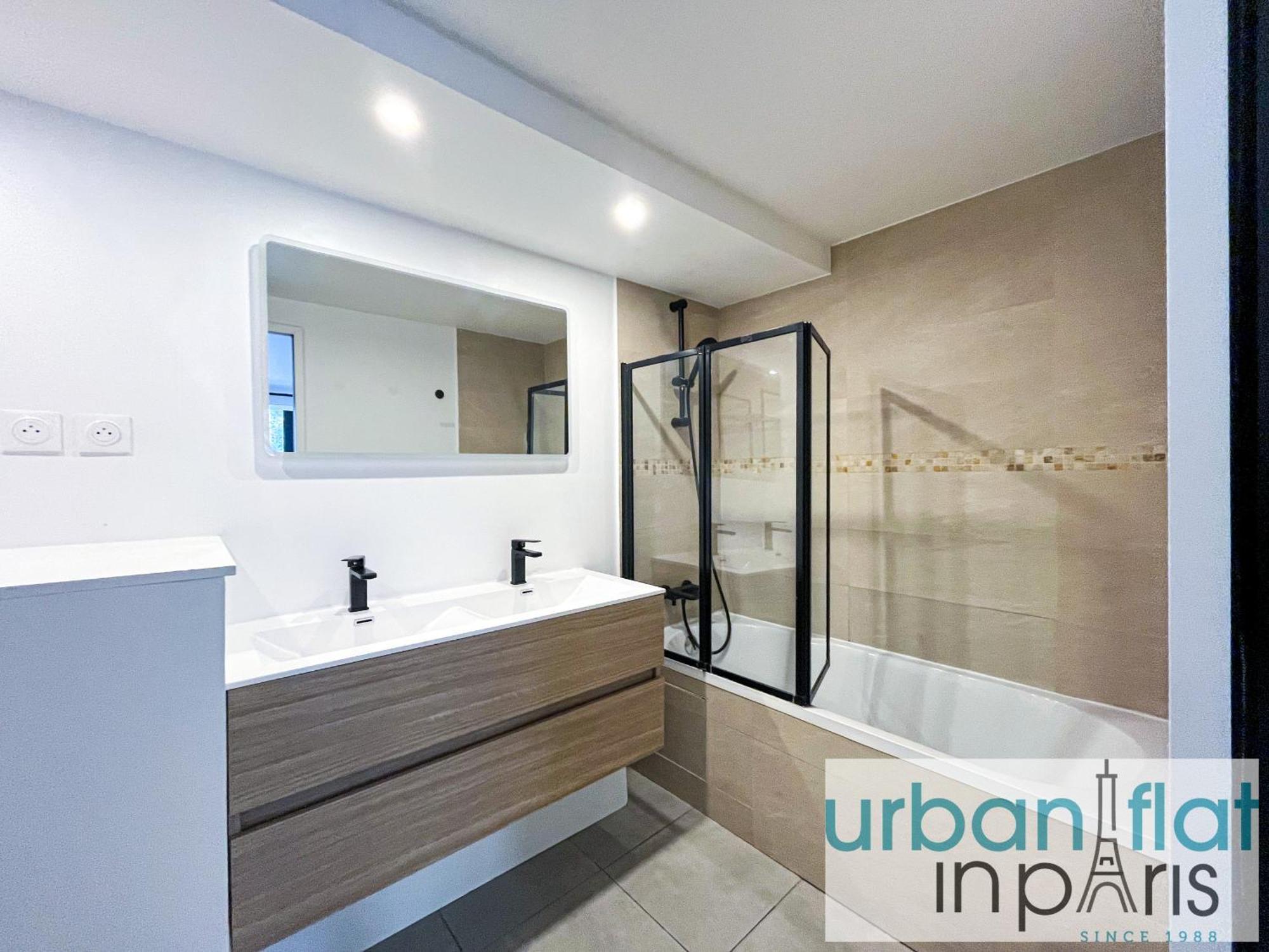 Urban Flat 194 - Spacious 3 Bedroom Montmartre Apartment