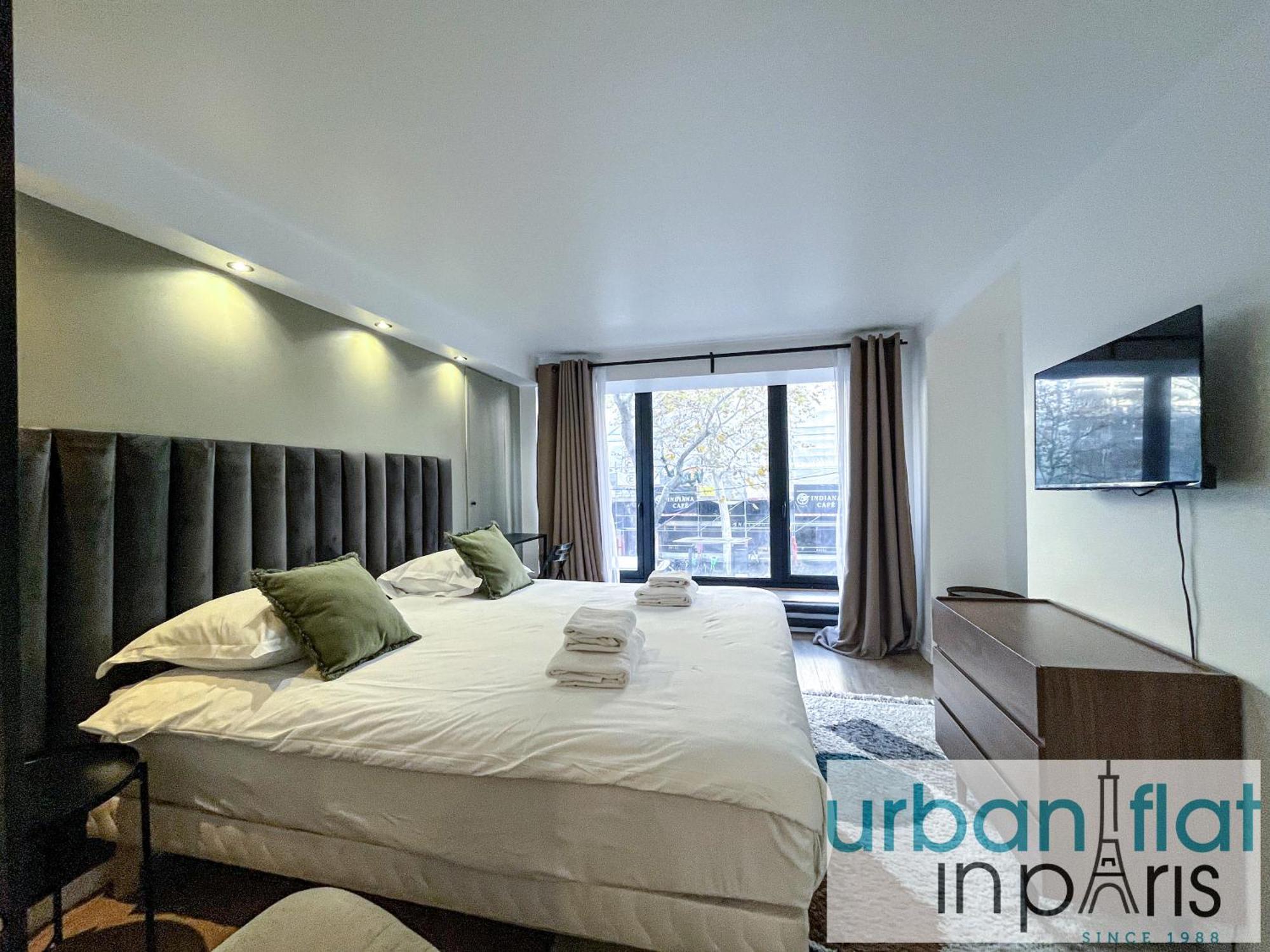Urban Flat 194 - Spacious 3 Bedroom Montmartre Apartment Paris