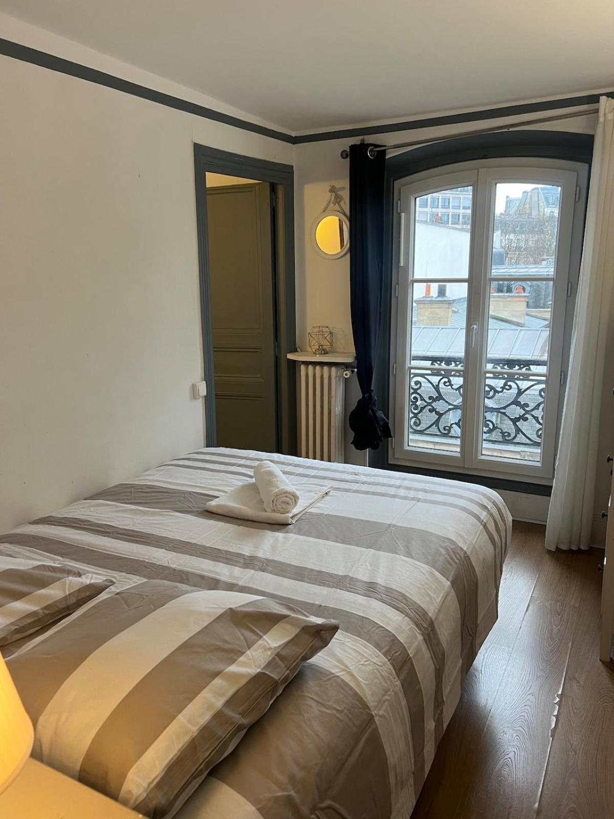 Apartment Proche Champs Elysee 8e *