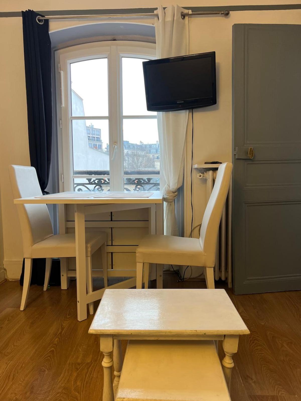 Apartment Proche Champs Elysee 8e Paris