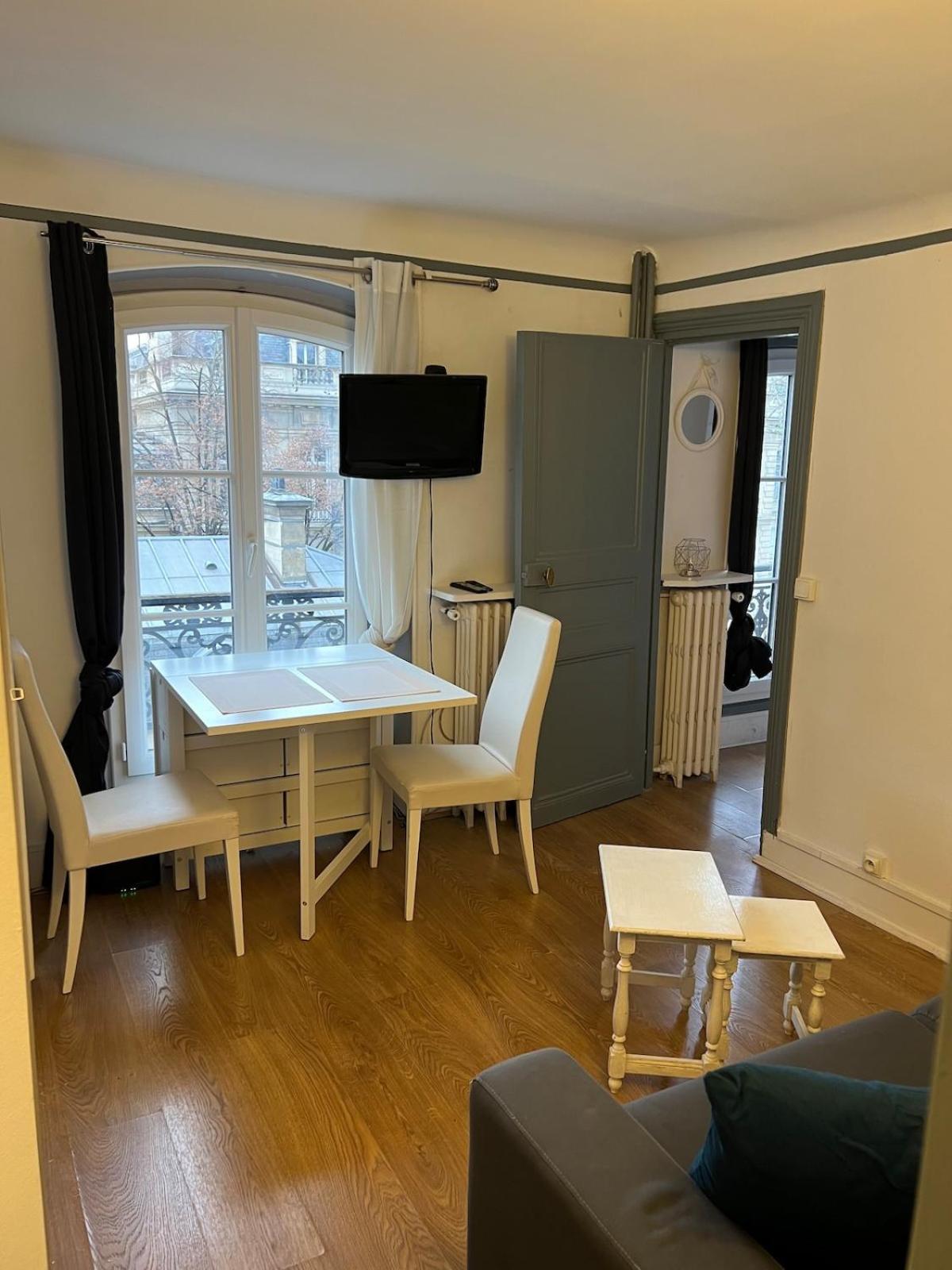 Apartment Proche Champs Elysee 8e