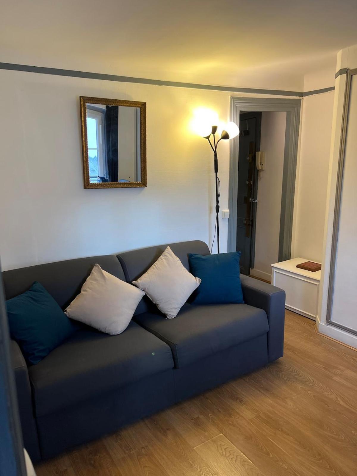 Apartment Proche Champs Elysee 8e *